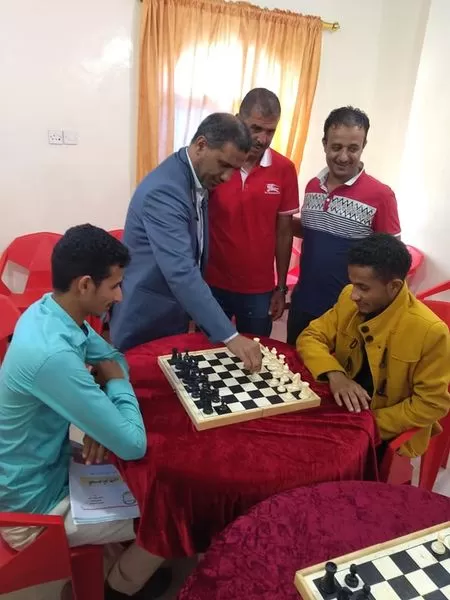 الأنشطة الطلابية تدشن بطولة الشطرنج الأولى بجامعة الحكمة فرع تعز الأنشطة الطلابية تدشن بطولة الشطرنج الأولى بجامعة الحكمة فرع تعز