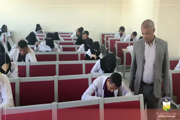 رئيس جامعة الحكمة أ.د. مختار دائل يتفقد سير العملية الإمتحانية النهائية للفصل الدراسي الثاني بفرع الجامعة في الحوبان رئيس جامعة الحكمة أ.د. مختار دائل يتفقد سير العملية الإمتحانية النهائية للفصل الدراسي الثاني بفرع الجامعة في الحوبان