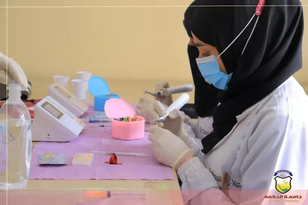 وحدة التدريب والتعليم المستمر في قسم طب وجراحة الفم والأسنان بجامعة الحكمة تقيم ندوة وورشة عمل حول مجال معالجة جذور الأسنان بإستخدام جهاز الإندوموتور