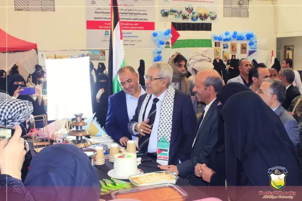 جامعة الحكمة تشارك في المعرض الأول للمنتجات اليدوية والبازار الخيري لطالبات الجامعات الحكومية والأهلية