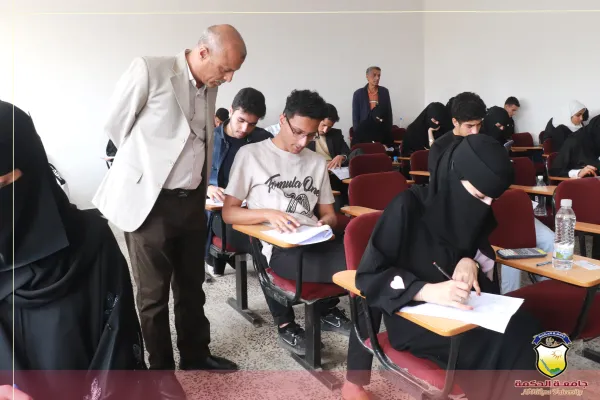 رئيس جامعة الحكمة يتفقد سير إمتحانات الفصل الثاني لطلبة المستوى الأول بالعام الجامعي 2024-2025م