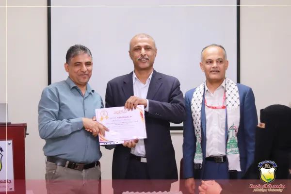 اختتام الورشة التدريبية عن ريادة الأعمال الخضراء لأصحاب المشاريع الصغيرة والمتوسطة في جامعة الحكمة اختتام الورشة التدريبية عن ريادة الأعمال الخضراء لأصحاب المشاريع الصغيرة والمتوسطة في جامعة الحكمة