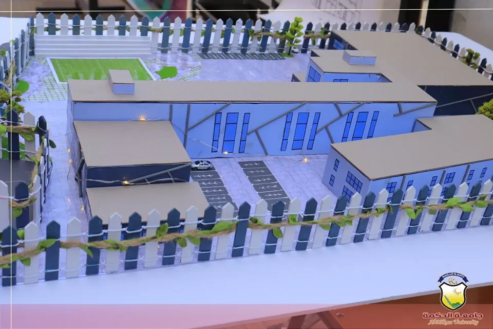 طلبة قسم الهندسة المعمارية بجامعة الحكمة - صنعاء يناقشون مشاريع مقررات التصميم المعماري والتصميم الحضري