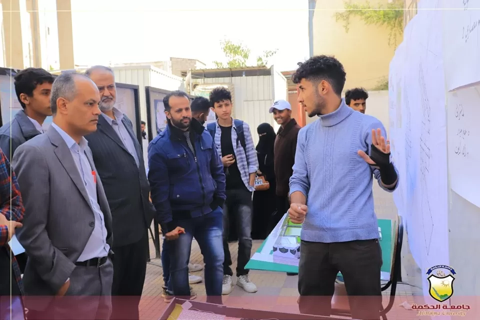 طلبة قسم الهندسة المعمارية بجامعة الحكمة - صنعاء يناقشون مشاريع مقررات التصميم المعماري والتصميم الحضري