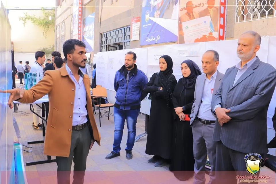 طلبة قسم الهندسة المعمارية بجامعة الحكمة - صنعاء يناقشون مشاريع مقررات التصميم المعماري والتصميم الحضري