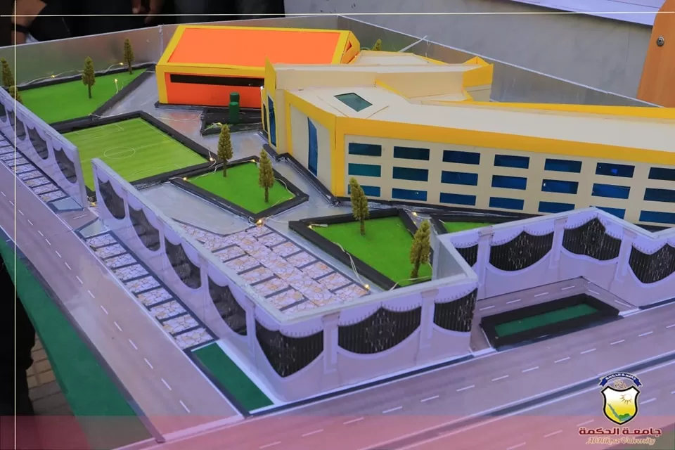 طلبة قسم الهندسة المعمارية بجامعة الحكمة - صنعاء يناقشون مشاريع مقررات التصميم المعماري والتصميم الحضري