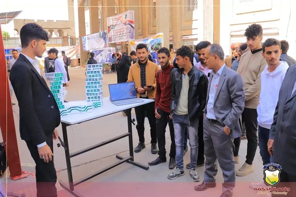 طلبة قسم الهندسة المعمارية بجامعة الحكمة - صنعاء يناقشون مشاريع مقررات التصميم المعماري والتصميم الحضري