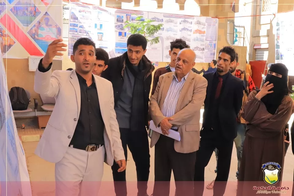 طلبة قسم الهندسة المعمارية بجامعة الحكمة - صنعاء يناقشون مشاريع مقررات التصميم المعماري والتصميم الحضري