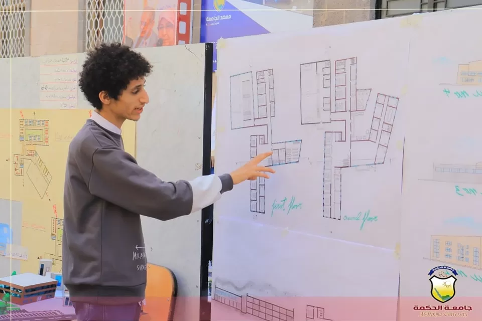 طلبة قسم الهندسة المعمارية بجامعة الحكمة - صنعاء يناقشون مشاريع مقررات التصميم المعماري والتصميم الحضري