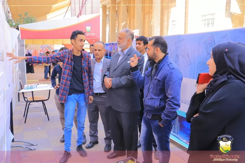 طلبة قسم الهندسة المعمارية بجامعة الحكمة - صنعاء يناقشون مشاريع مقررات التصميم المعماري والتصميم الحضري