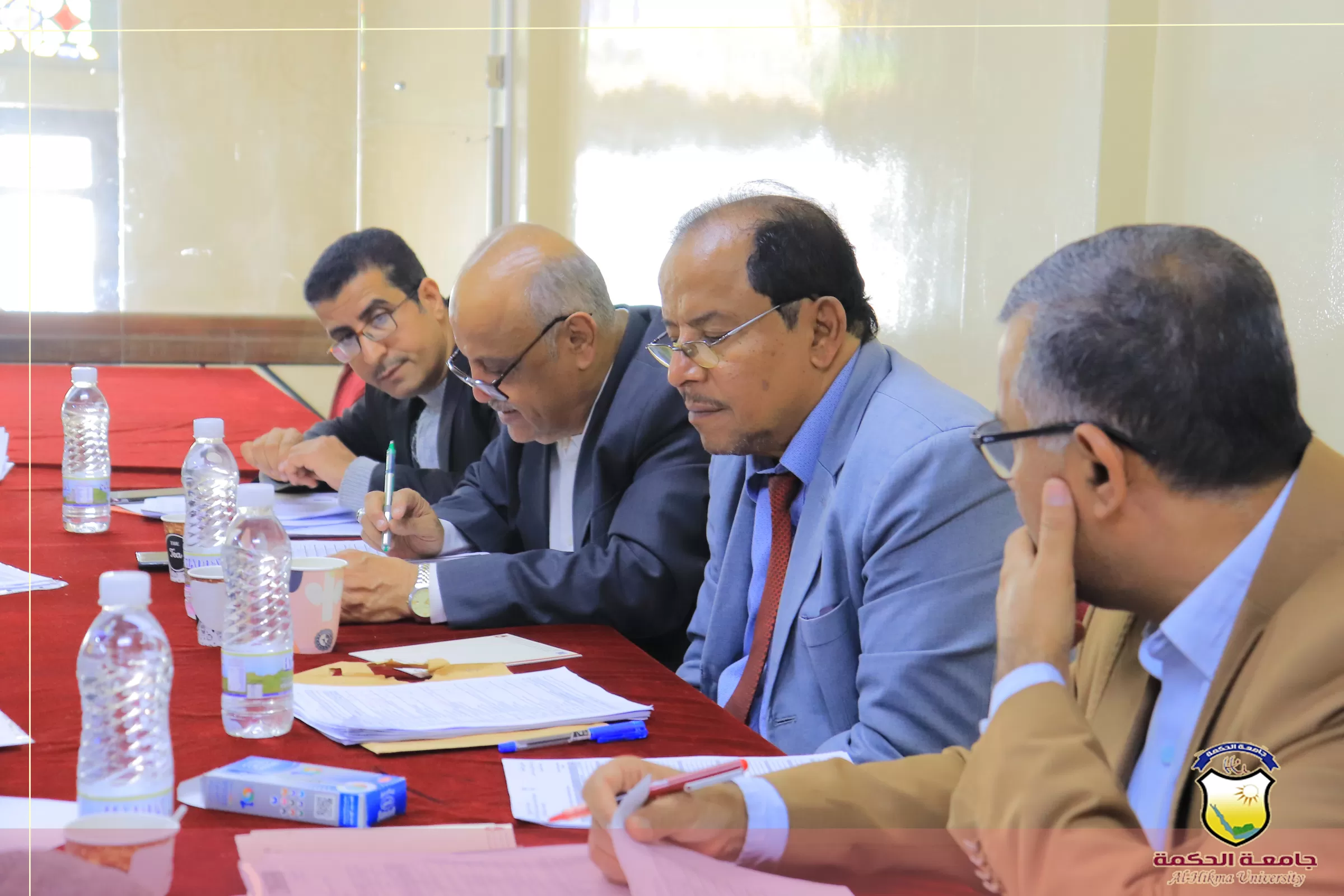 عمادة كلية العلوم الطبية ومركز التطوير وضمان الجودة بجامعة الحكمة تقيم ورشة عمل مراجعة مفردات بلوكات برنامج الطب العام والجراحة