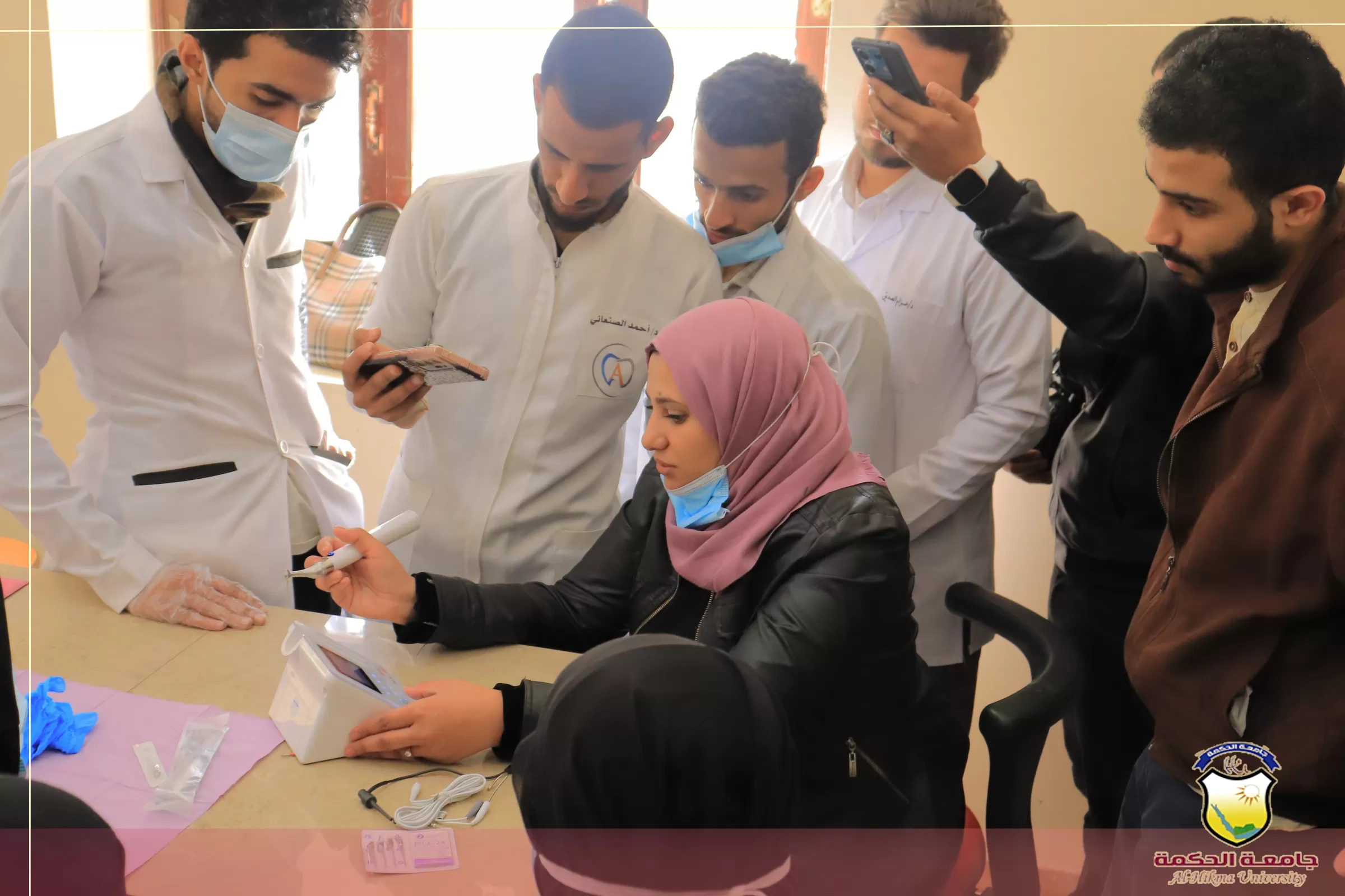 وحدة التدريب والتعليم المستمر في قسم طب وجراحة الفم والأسنان بجامعة الحكمة تقيم ندوة وورشة عمل حول مجال معالجة جذور الأسنان بإستخدام جهاز الإندوموتور