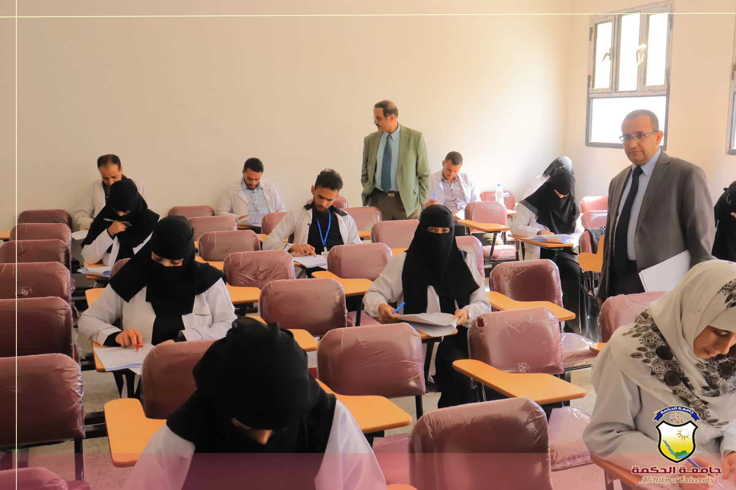 بحضور رئيس مجلس الأمناء؛ جامعة الحكمة - صنعاء تدشّن الإمتحانات النهائية للدفعة الأولى بقسم طب عام وجراحة للعام 1445هـ - 2024/2023م
