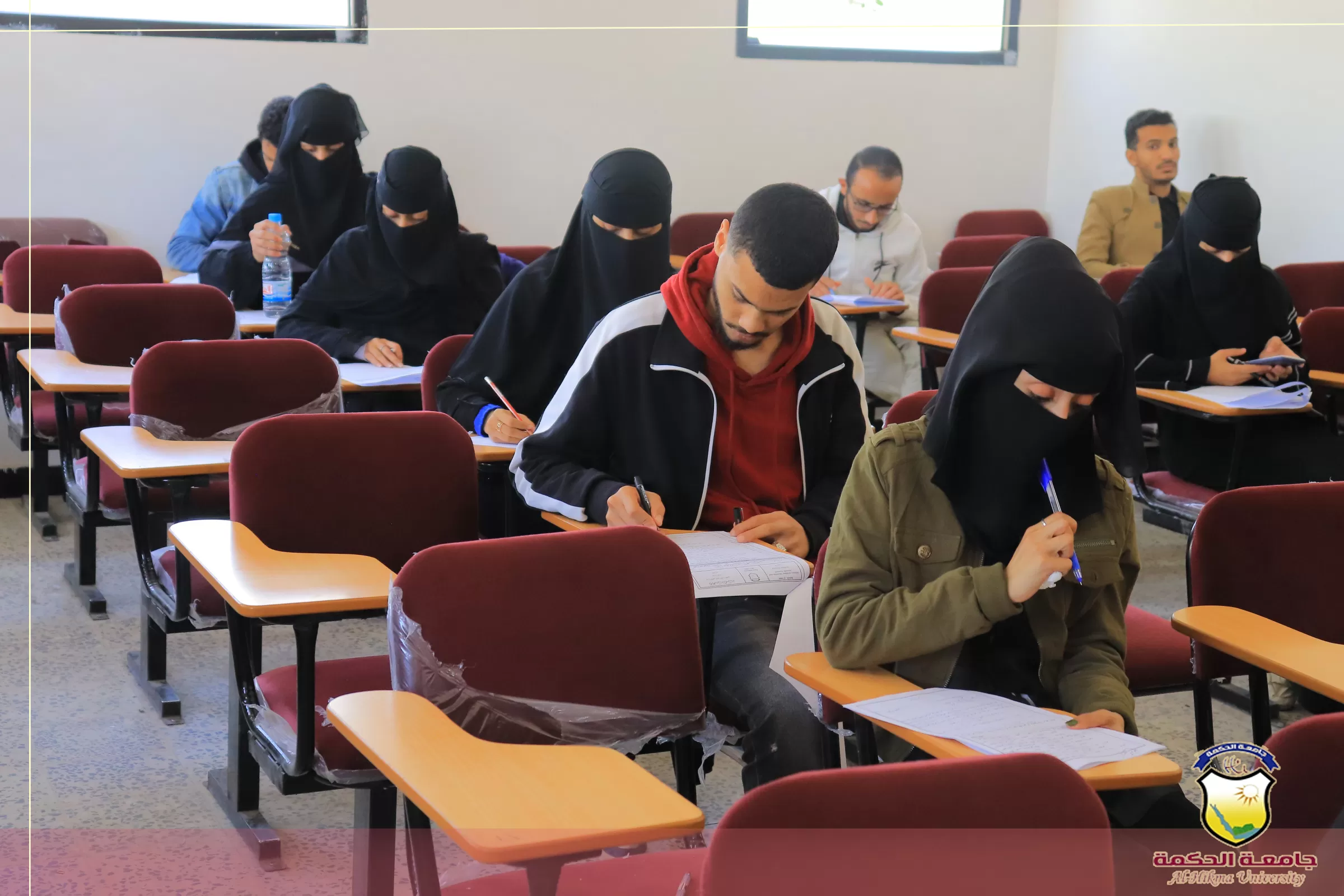 بحضور رئيس مجلس الأمناء؛ جامعة الحكمة - صنعاء تدشّن الإمتحانات النهائية للدفعة الأولى بقسم طب عام وجراحة للعام 1445هـ - 2024/2023م