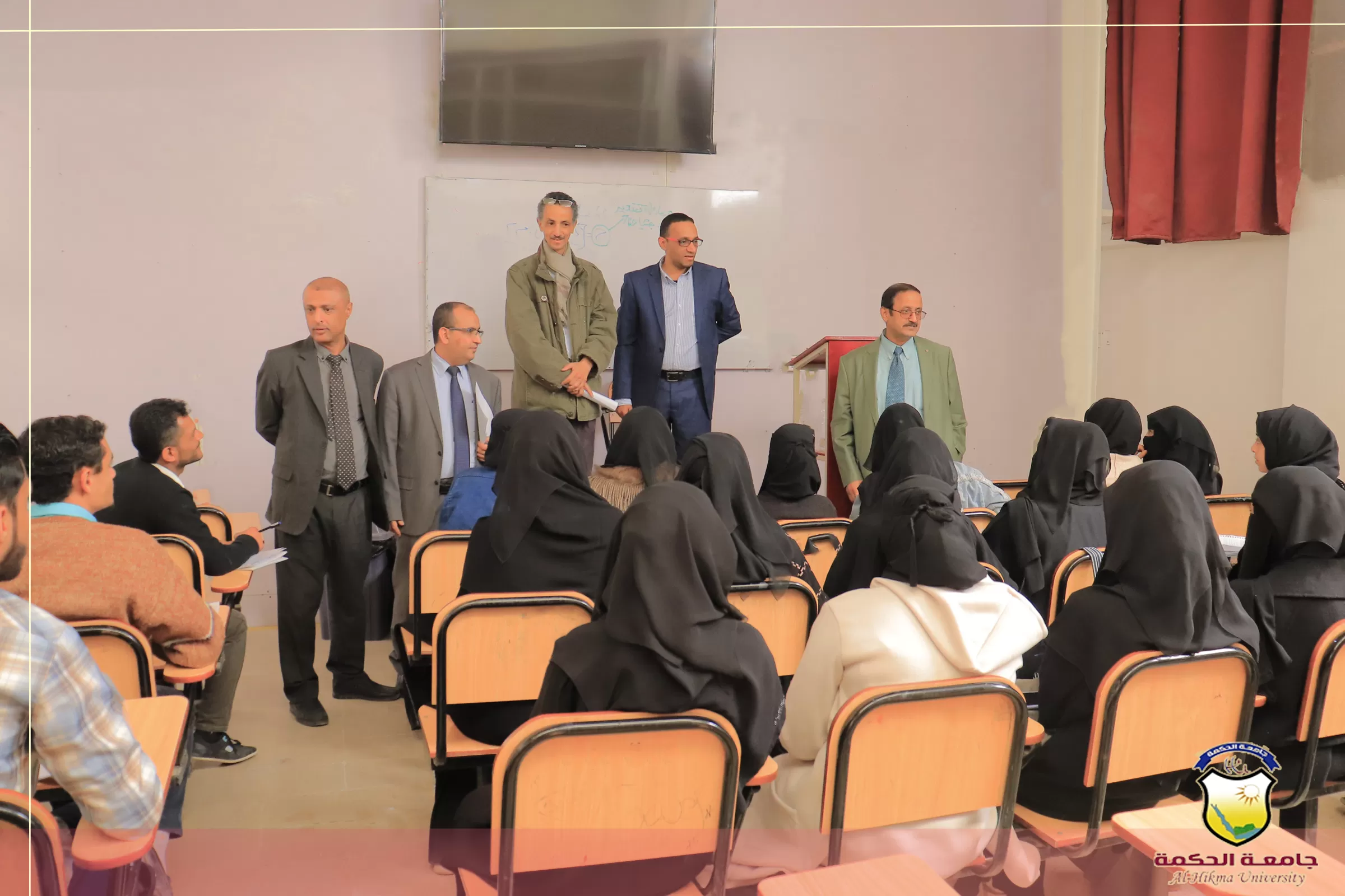 بحضور رئيس مجلس الأمناء؛ جامعة الحكمة - صنعاء تدشّن الإمتحانات النهائية للدفعة الأولى بقسم طب عام وجراحة للعام 1445هـ - 2024/2023م