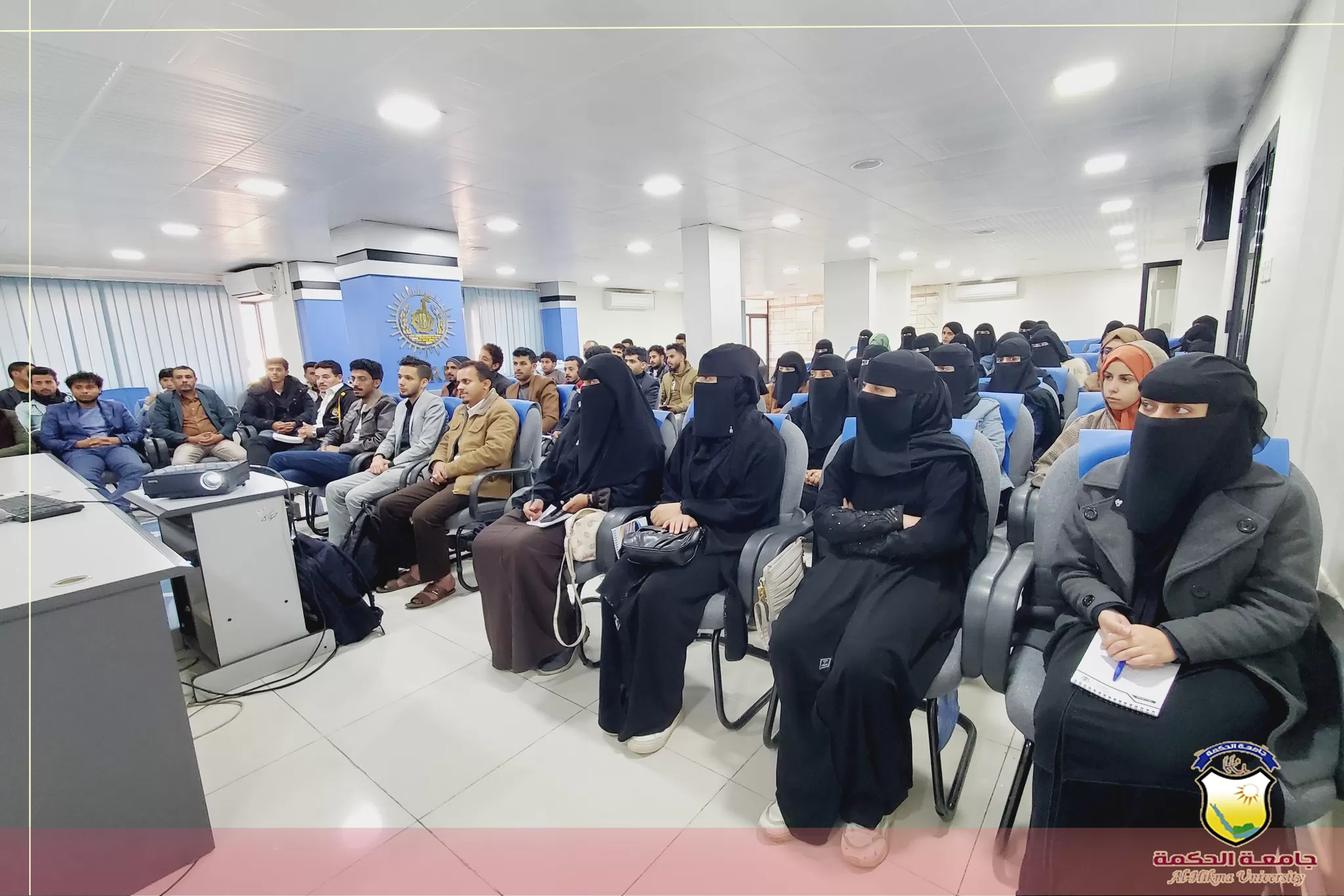 كلية العلوم الإدارية والإنسانية تنفّذ زيارة ميدانية لطلبة قسم المحاسبة إلى البنك اليمني للإنشاء والتعمير