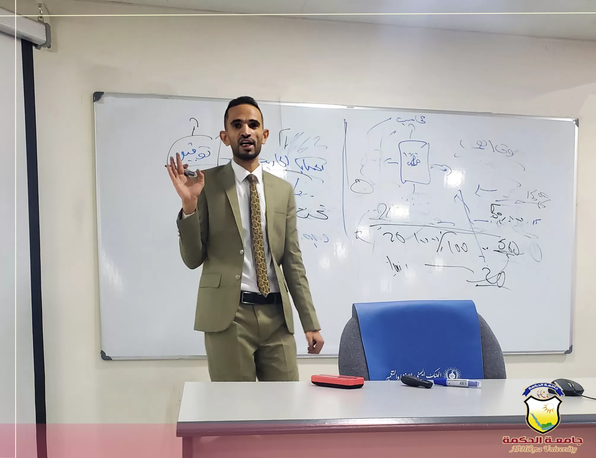 كلية العلوم الإدارية والإنسانية تنفّذ زيارة ميدانية لطلبة قسم المحاسبة إلى البنك اليمني للإنشاء والتعمير