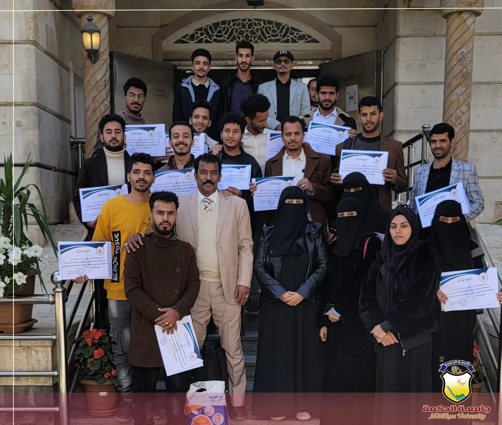 كلية العلوم الإدارية والإنسانية تنفّذ زيارة ميدانية لطلبة قسم المحاسبة إلى البنك اليمني للإنشاء والتعمير