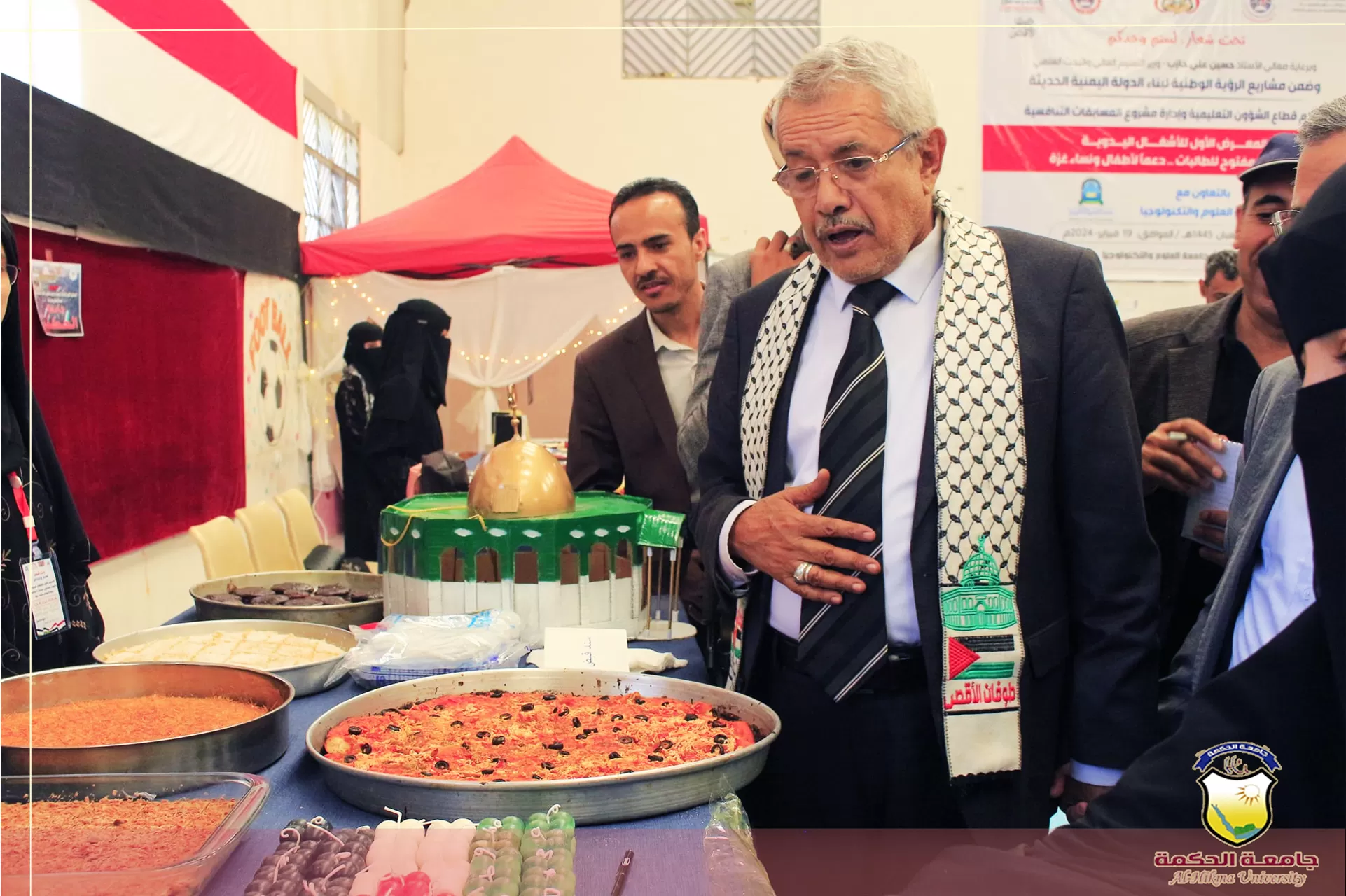 جامعة الحكمة تشارك في المعرض الأول للمنتجات اليدوية والبازار الخيري لطالبات الجامعات الحكومية والأهلية