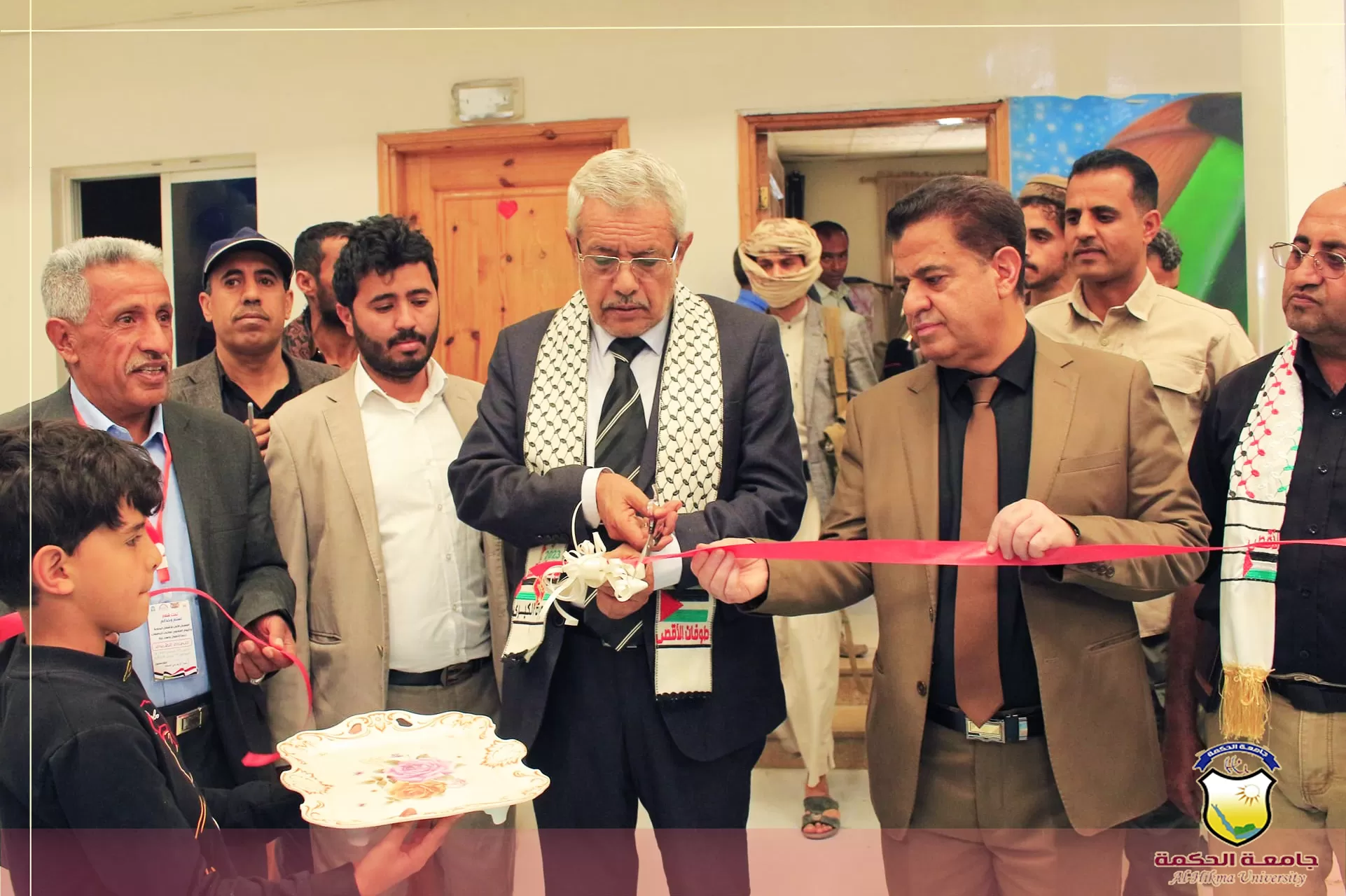 جامعة الحكمة تشارك في المعرض الأول للمنتجات اليدوية والبازار الخيري لطالبات الجامعات الحكومية والأهلية