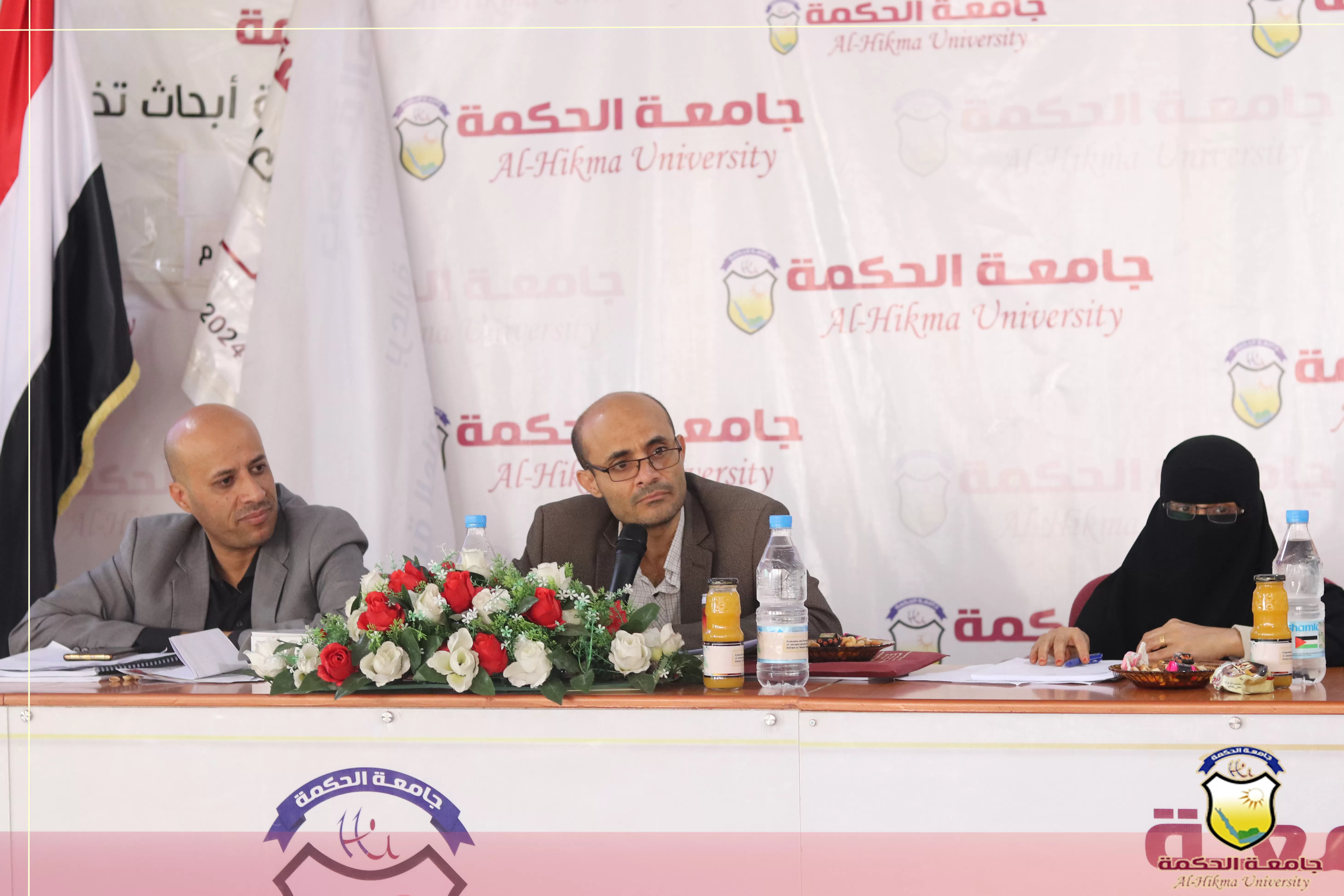 كلية العلوم الطبية بجامعة الحكمة تقيم المناقشات العلنية لمشاريع تخرج طلاب قسم الصيدلة