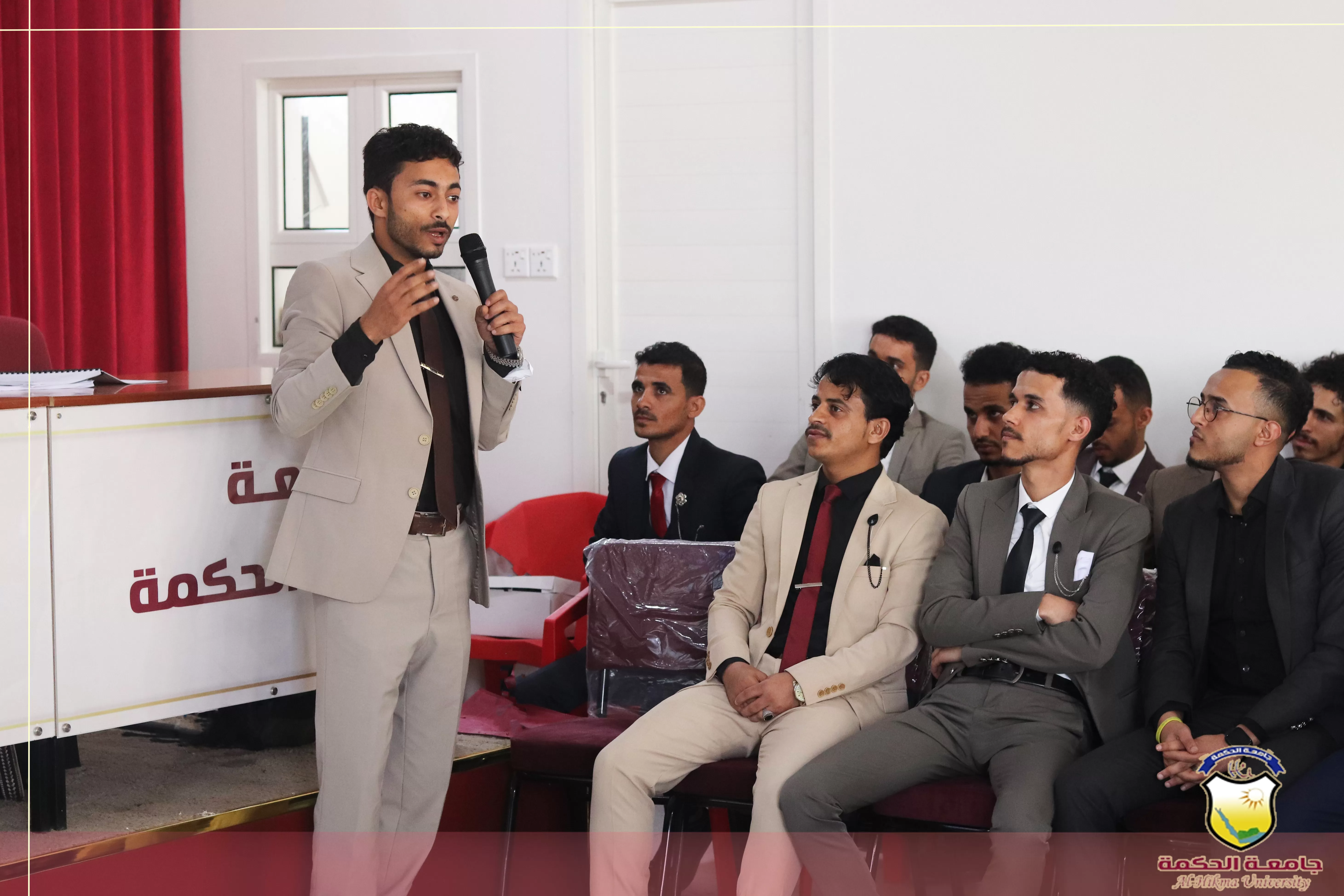 كلية العلوم الطبية بجامعة الحكمة تقيم المناقشات العلنية لمشاريع تخرج طلاب قسم الصيدلة