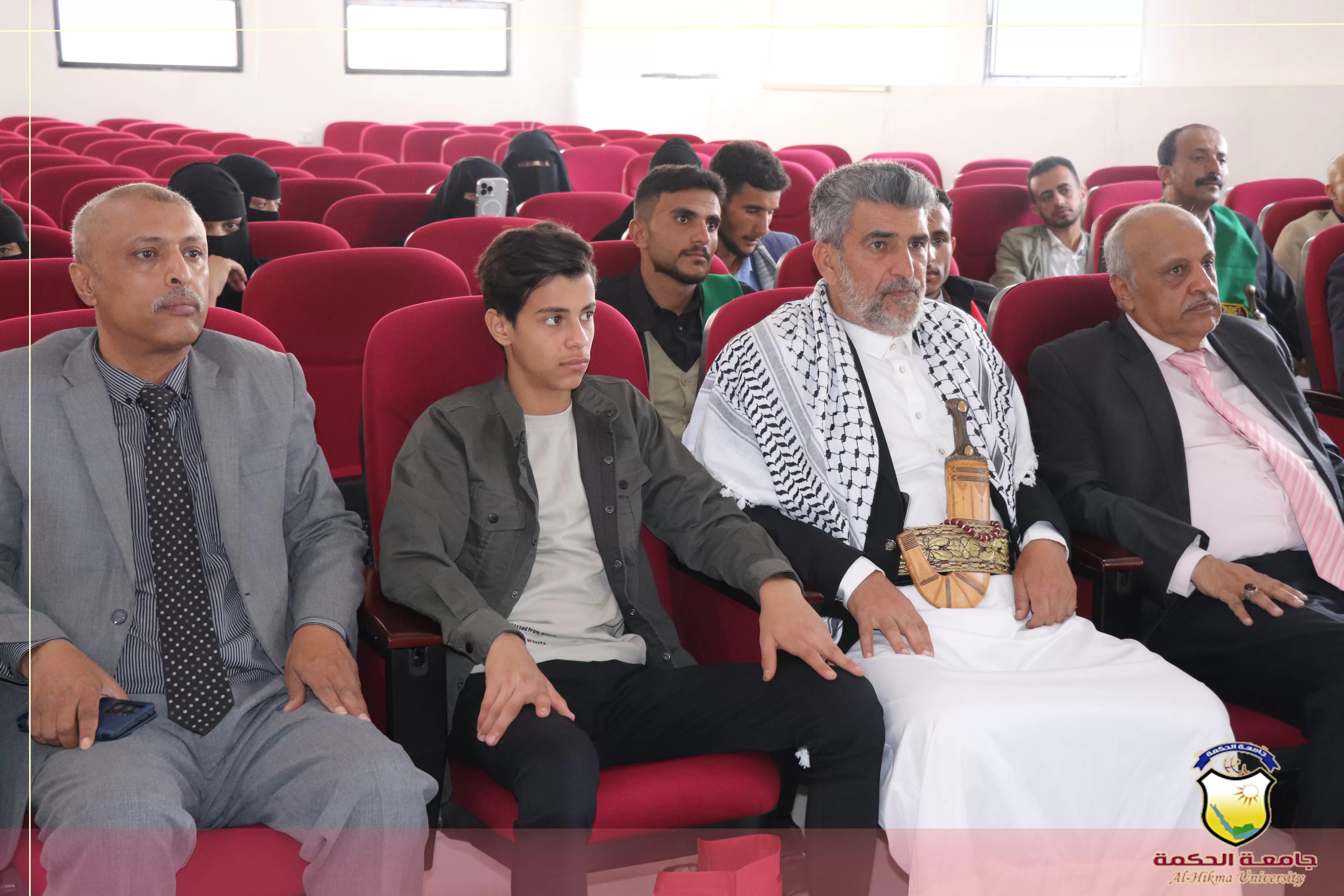 إختتام المناقشات العلنية لأبحاث تخرج قسم الشريعة والقانون بجامعة الحكمة - صنعاء