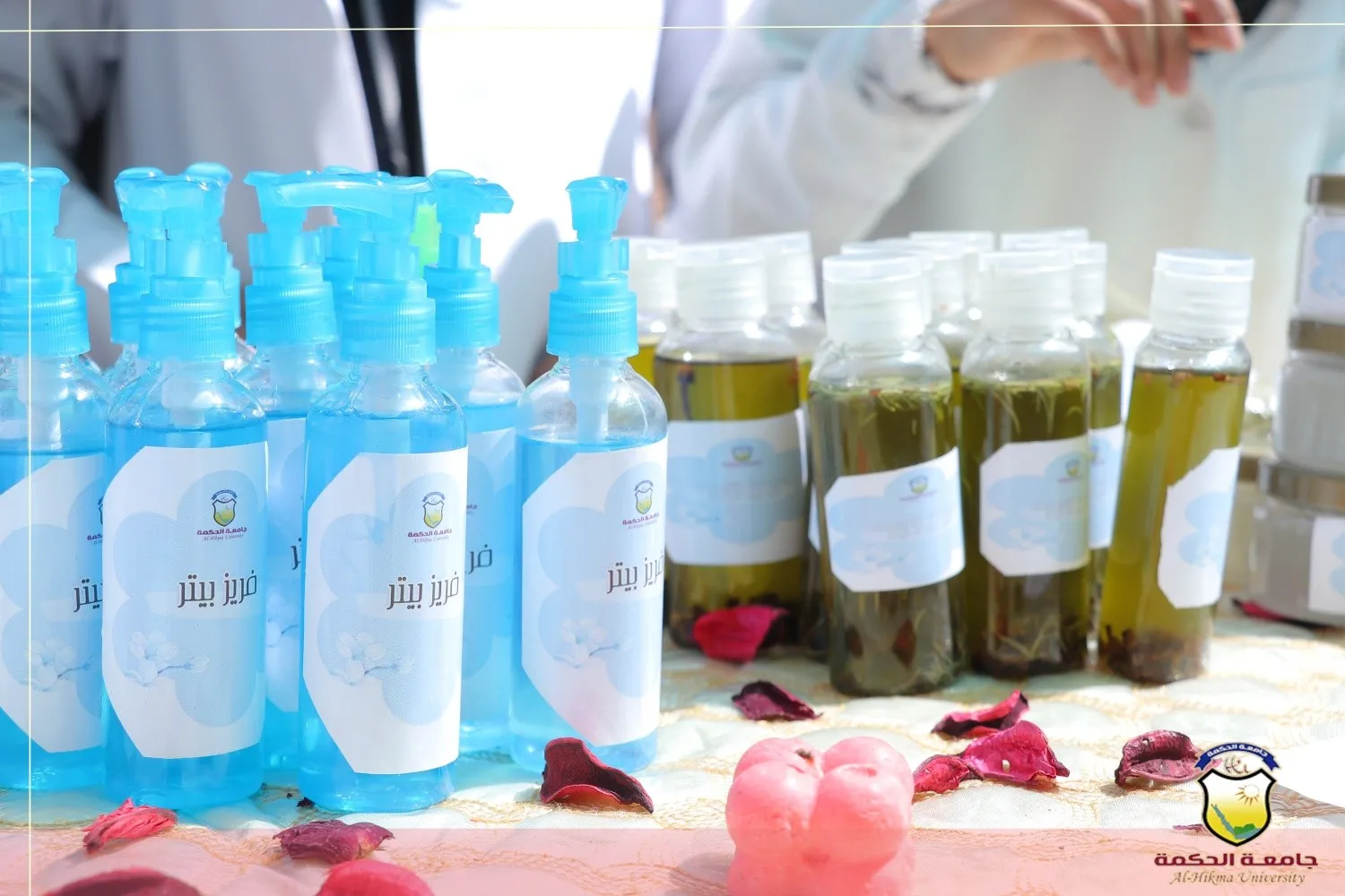 إفتتاح فعاليات الأسبوع العلمي ومعرض المنتج الدوائي بـ جامعة الحكمة - اليمن