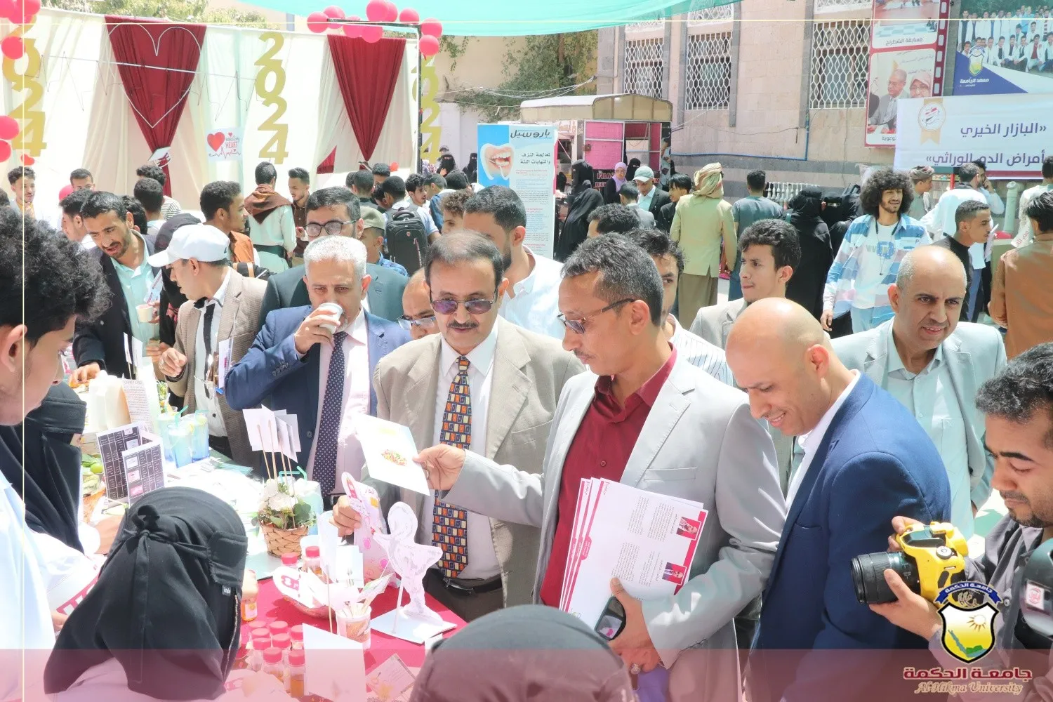 إفتتاح فعاليات الأسبوع العلمي ومعرض المنتج الدوائي بـ جامعة الحكمة - اليمن