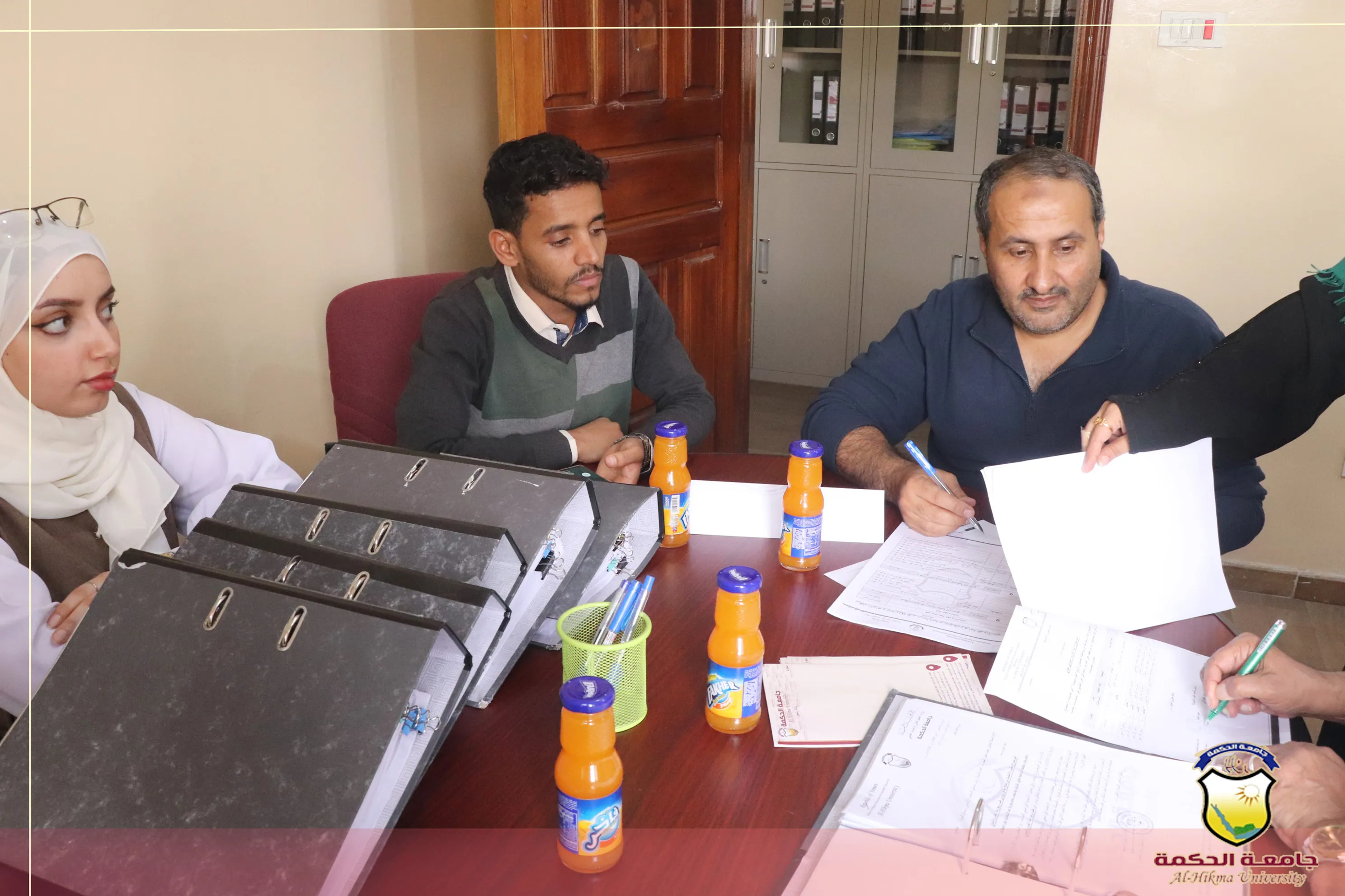 مركز التطوير وضمان الجودة بجامعة الحكمة ينفّذ جلسة محاكاة أولية لتقويم دراسة التقييم الذاتي البرامجي وشواهدها الداعمة لبرنامجي طب عام وجراحة وطب وجراحة الفم والأسنان