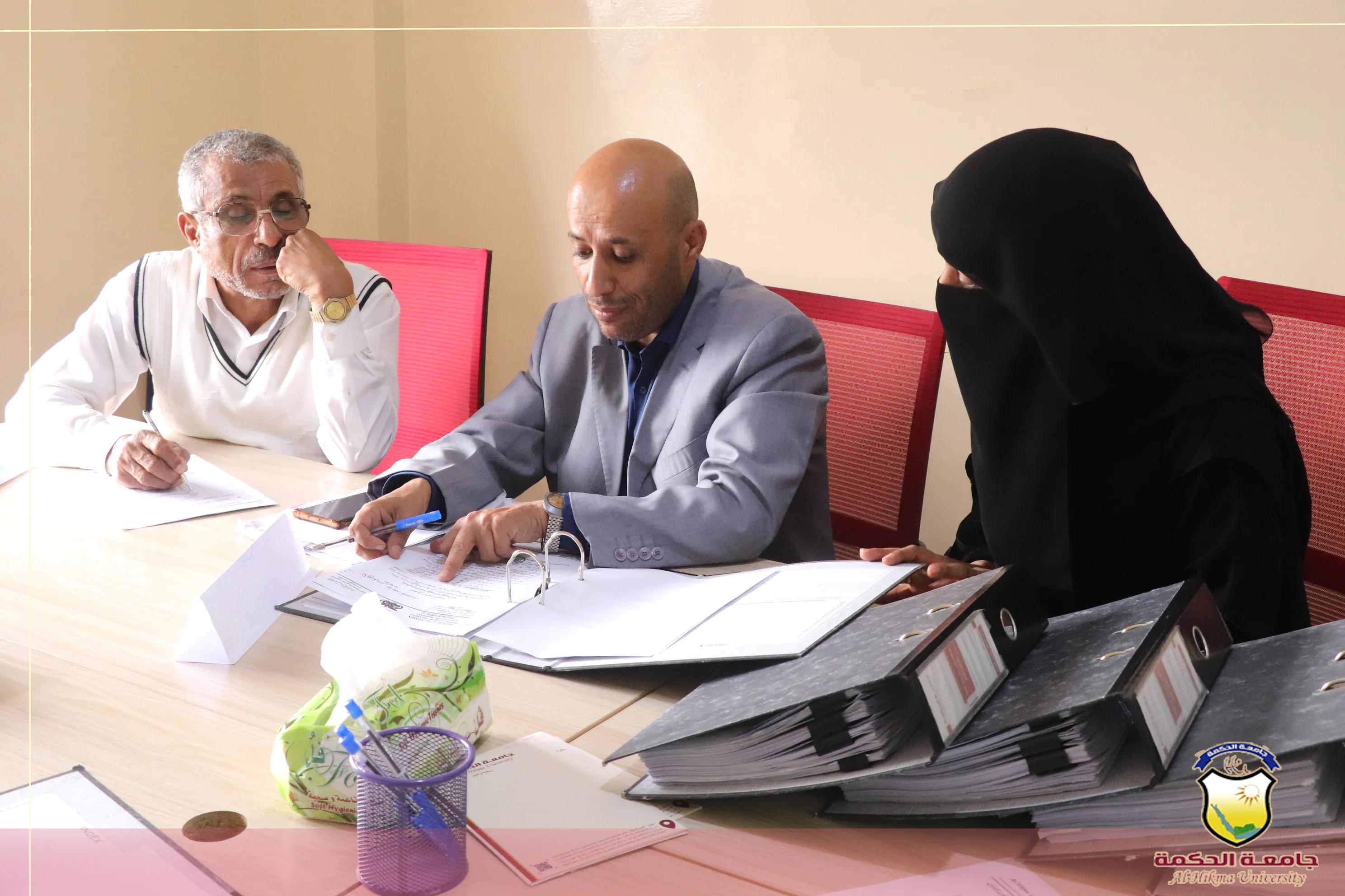 مركز التطوير وضمان الجودة بجامعة الحكمة ينفّذ جلسة محاكاة أولية لتقويم دراسة التقييم الذاتي البرامجي وشواهدها الداعمة لبرنامجي طب عام وجراحة وطب وجراحة الفم والأسنان