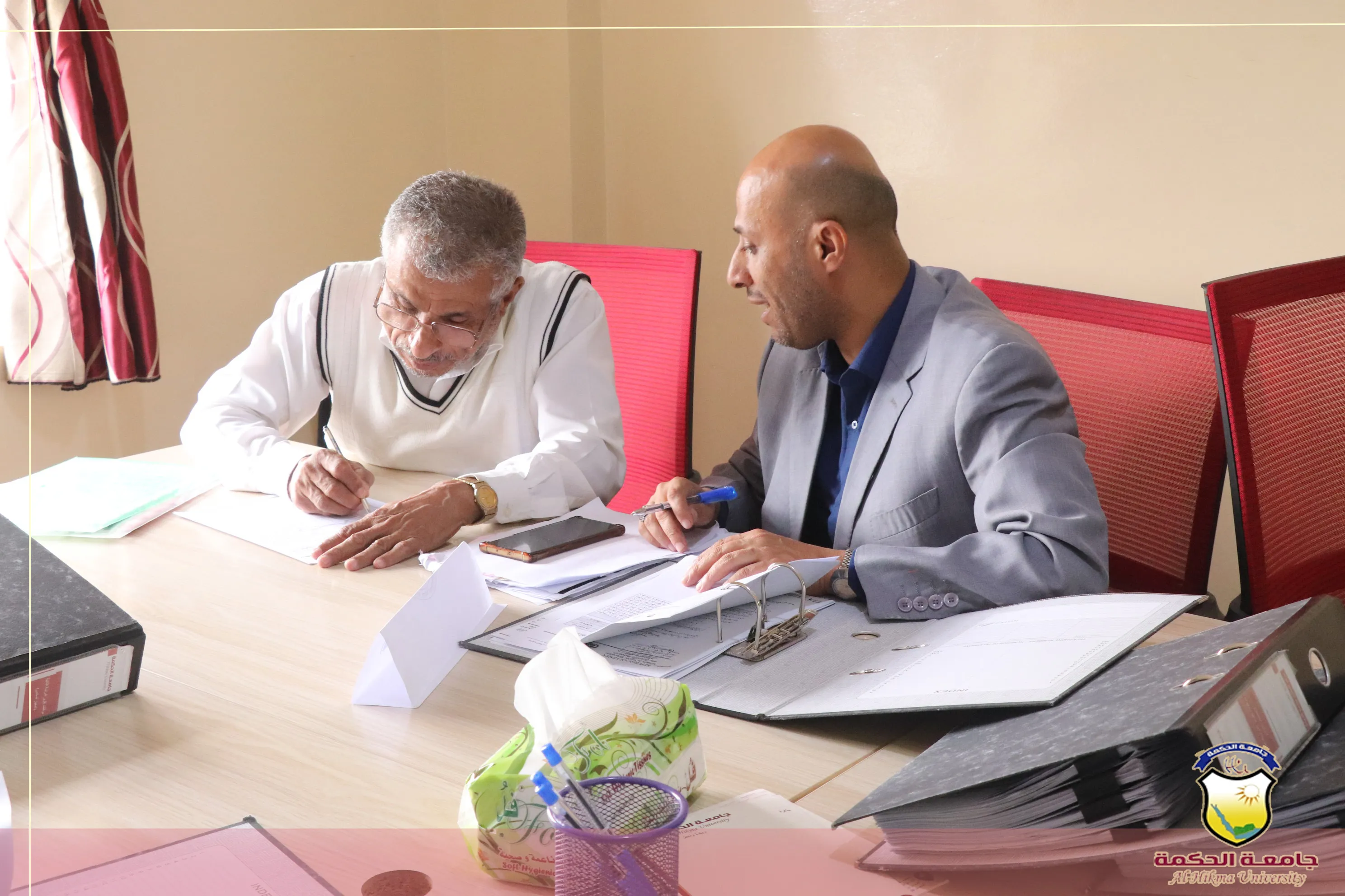 مركز التطوير وضمان الجودة بجامعة الحكمة ينفّذ جلسة محاكاة أولية لتقويم دراسة التقييم الذاتي البرامجي وشواهدها الداعمة لبرنامجي طب عام وجراحة وطب وجراحة الفم والأسنان