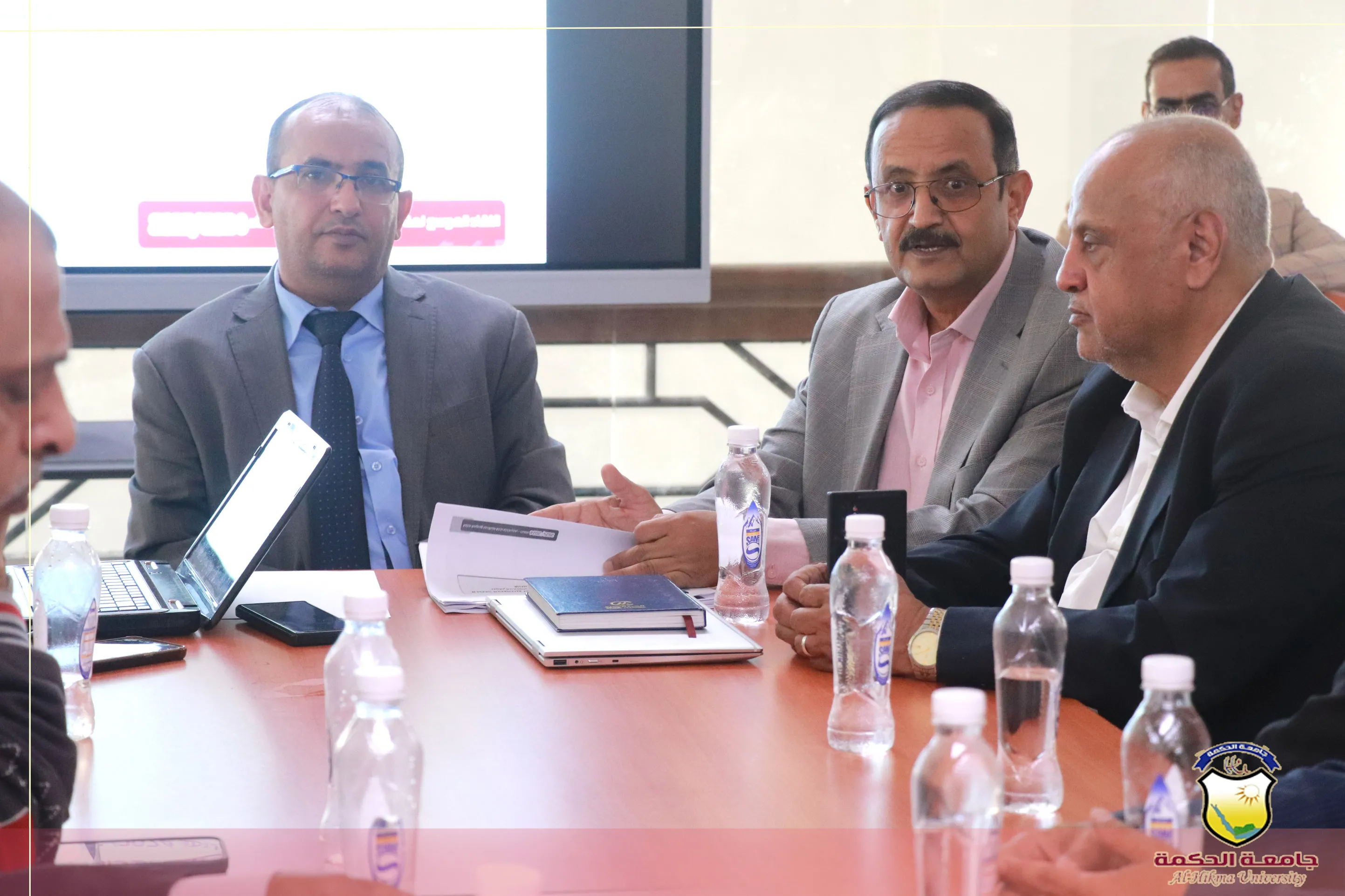 "جامعة الحكمة تعقد لقاء موسع لمناقشة الأداء الأكاديمي للجامعة للعام 2024-2025م"