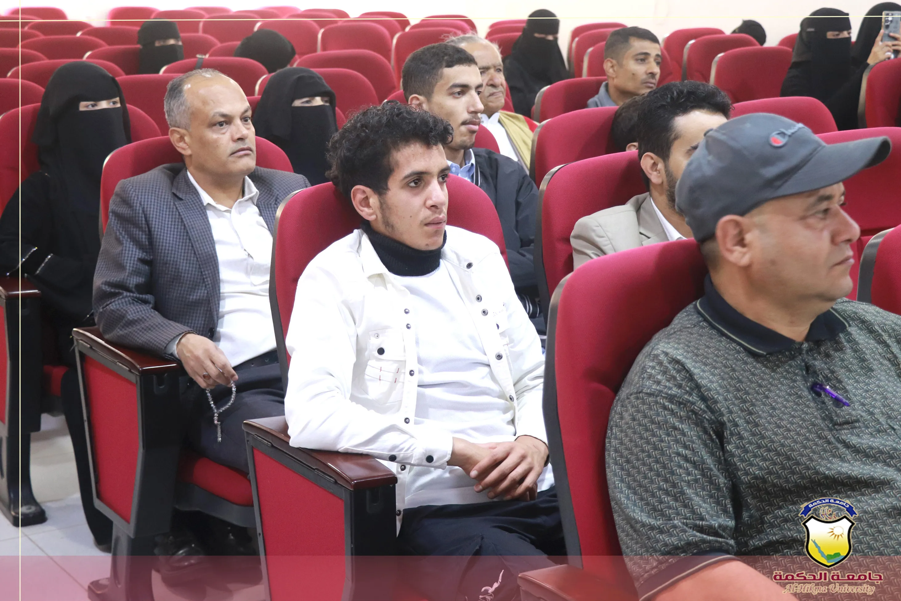 كلية العلوم الإدارية والإنسانية بجامعة الحكمة تدشن المناقشات العلنية لأبحاث التخرّج للعام الجامعي 1446هـ / 2024-2025م
