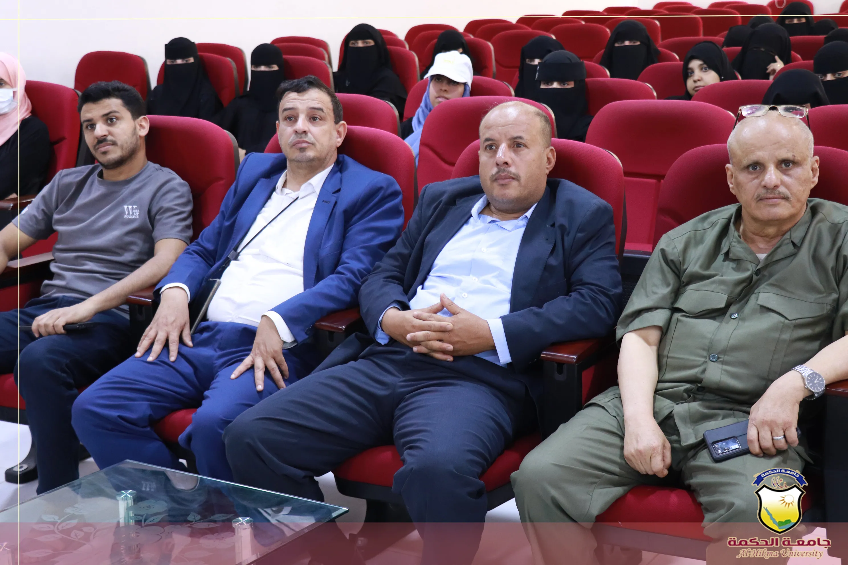 Under the patronage of the Presidency of Al-Hikma University, the Faculty of Administrative and Human Sciences is holding a training course on the use of artificial intelligence in scientific research and international publishing.
