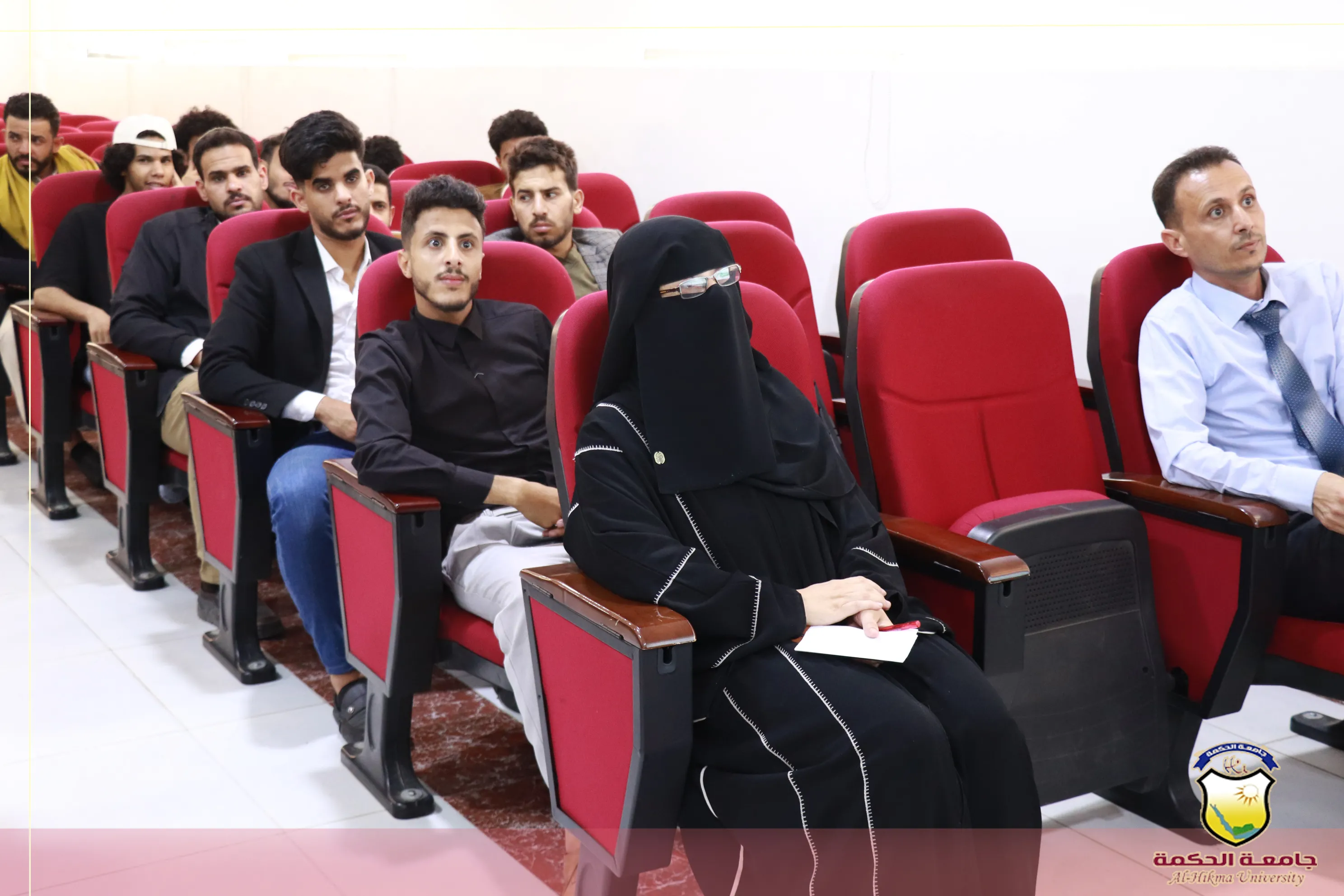 Under the patronage of the Presidency of Al-Hikma University, the Faculty of Administrative and Human Sciences is holding a training course on the use of artificial intelligence in scientific research and international publishing.