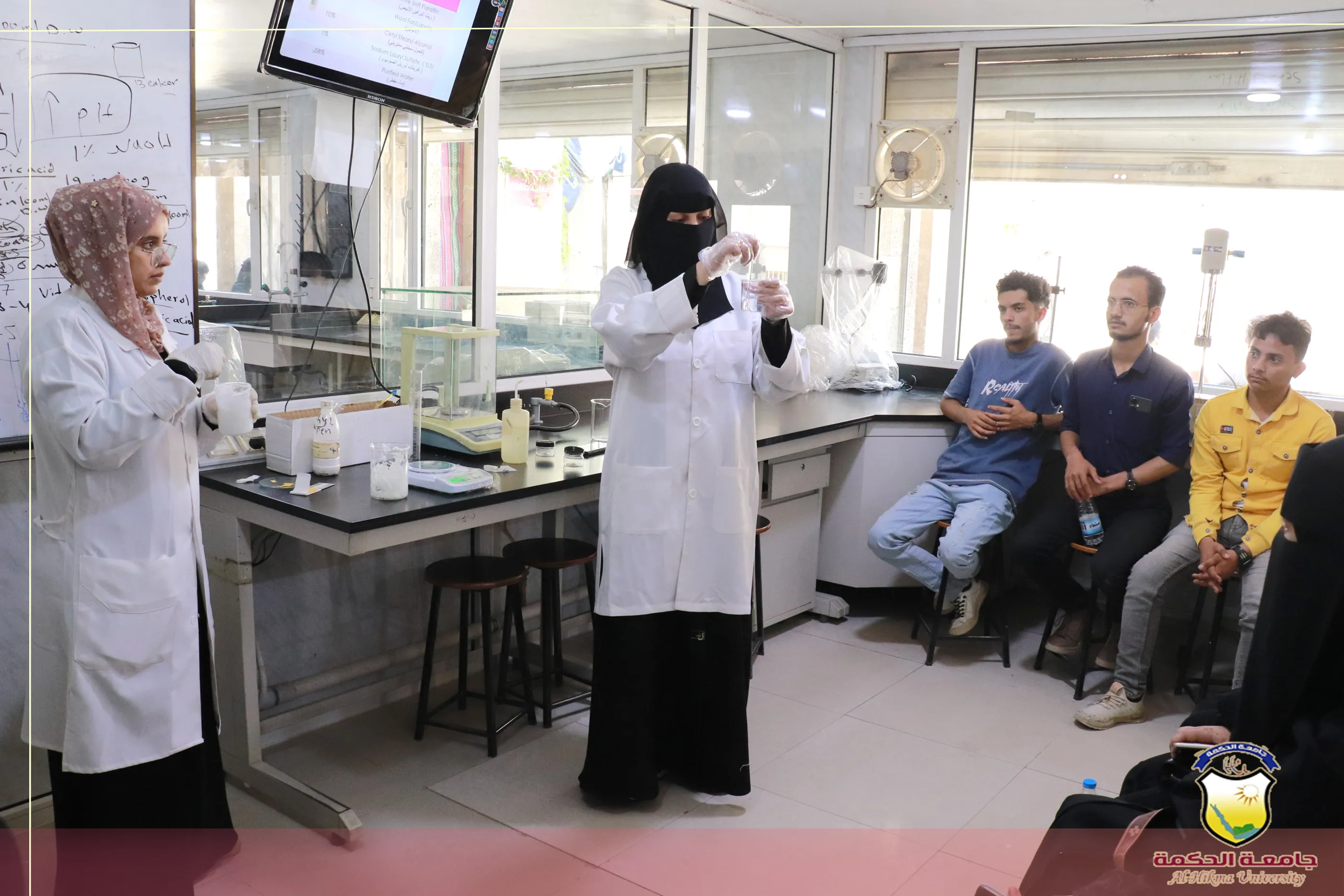 قسم علوم الصيدلة بجامعة الحكمة يقيم ندوة علمية بعنوان "كيف ستبدأ رحلتك الصيدلانية"