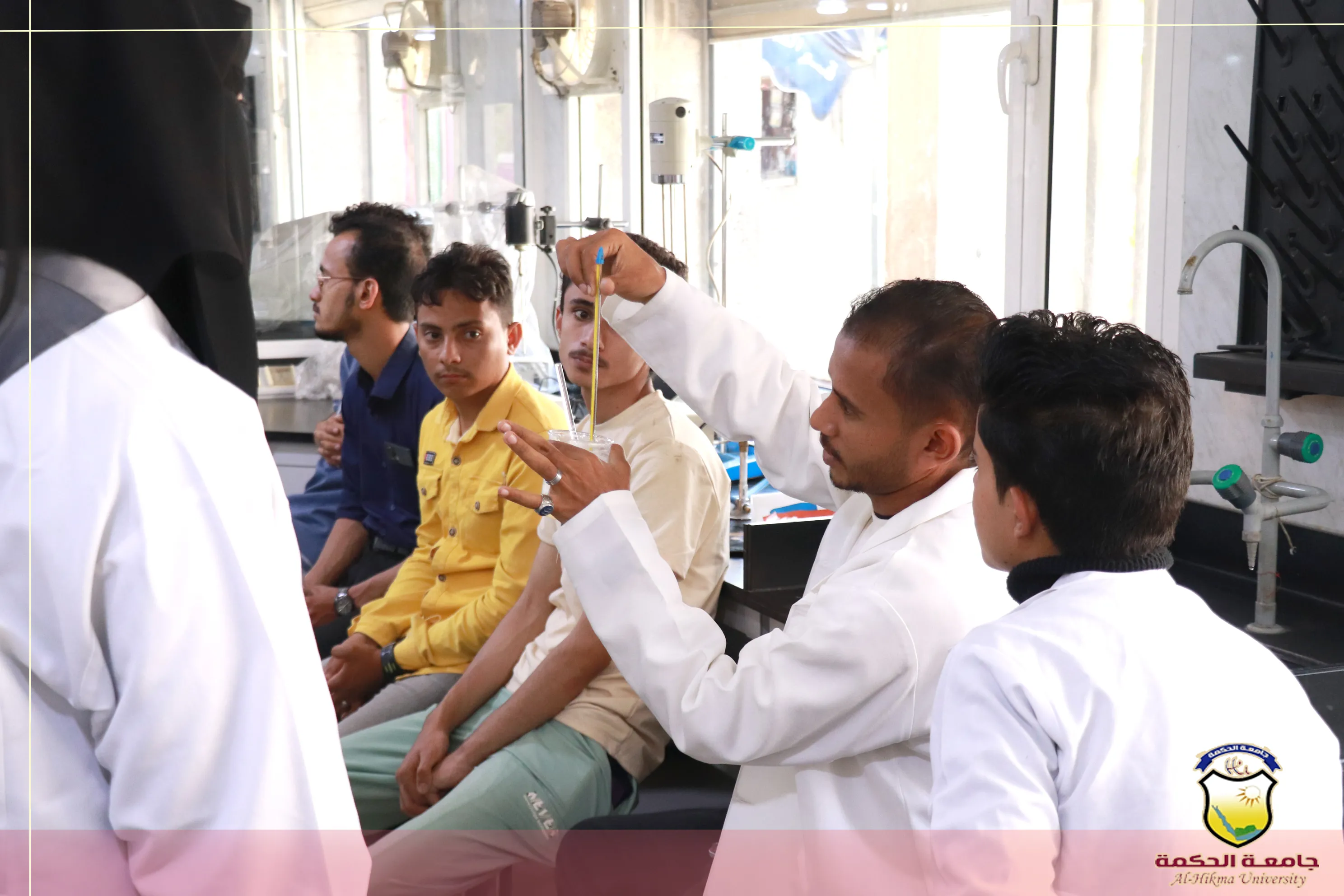 قسم علوم الصيدلة بجامعة الحكمة يقيم ندوة علمية بعنوان "كيف ستبدأ رحلتك الصيدلانية"