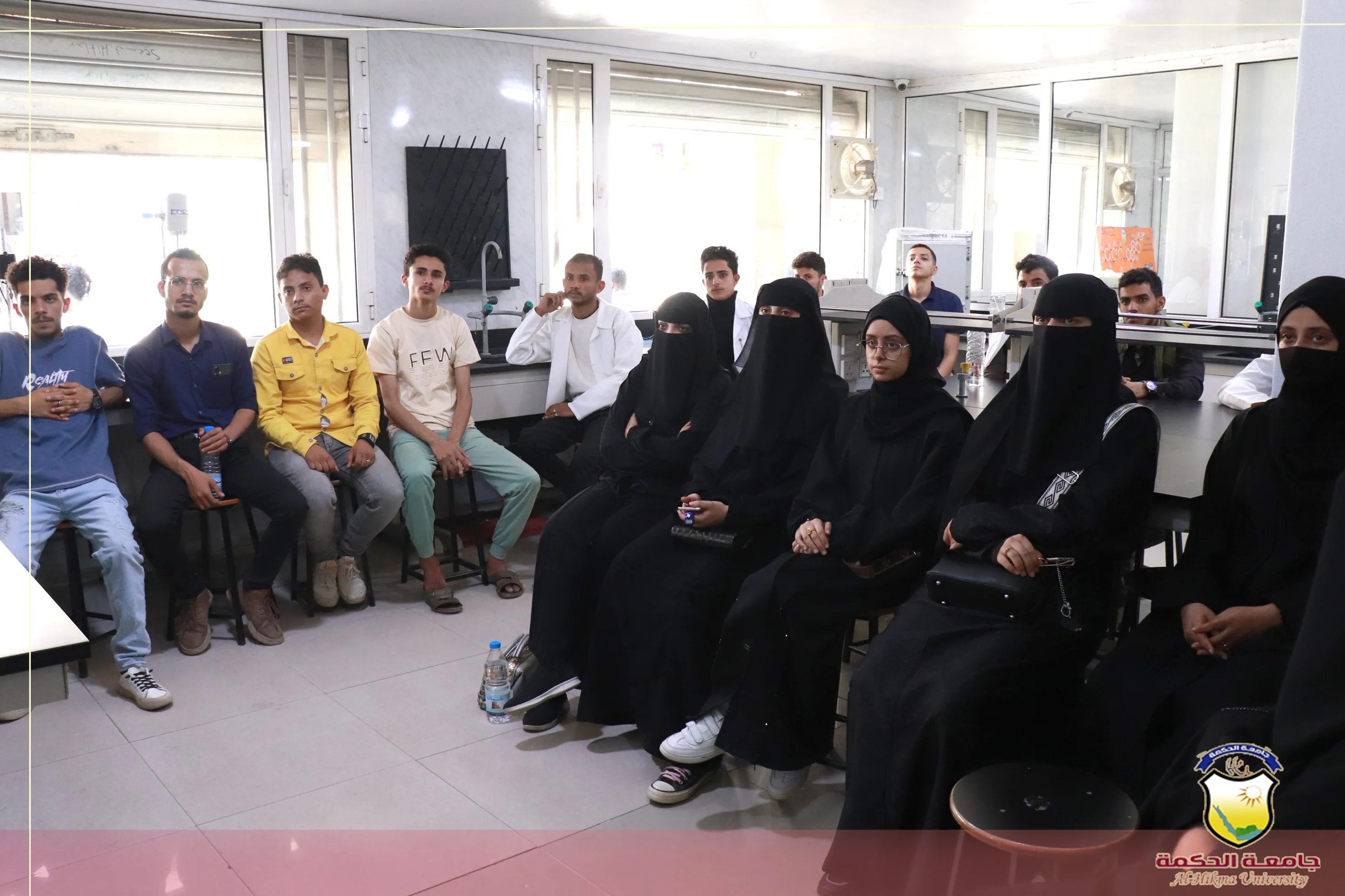 قسم علوم الصيدلة بجامعة الحكمة يقيم ندوة علمية بعنوان "كيف ستبدأ رحلتك الصيدلانية"