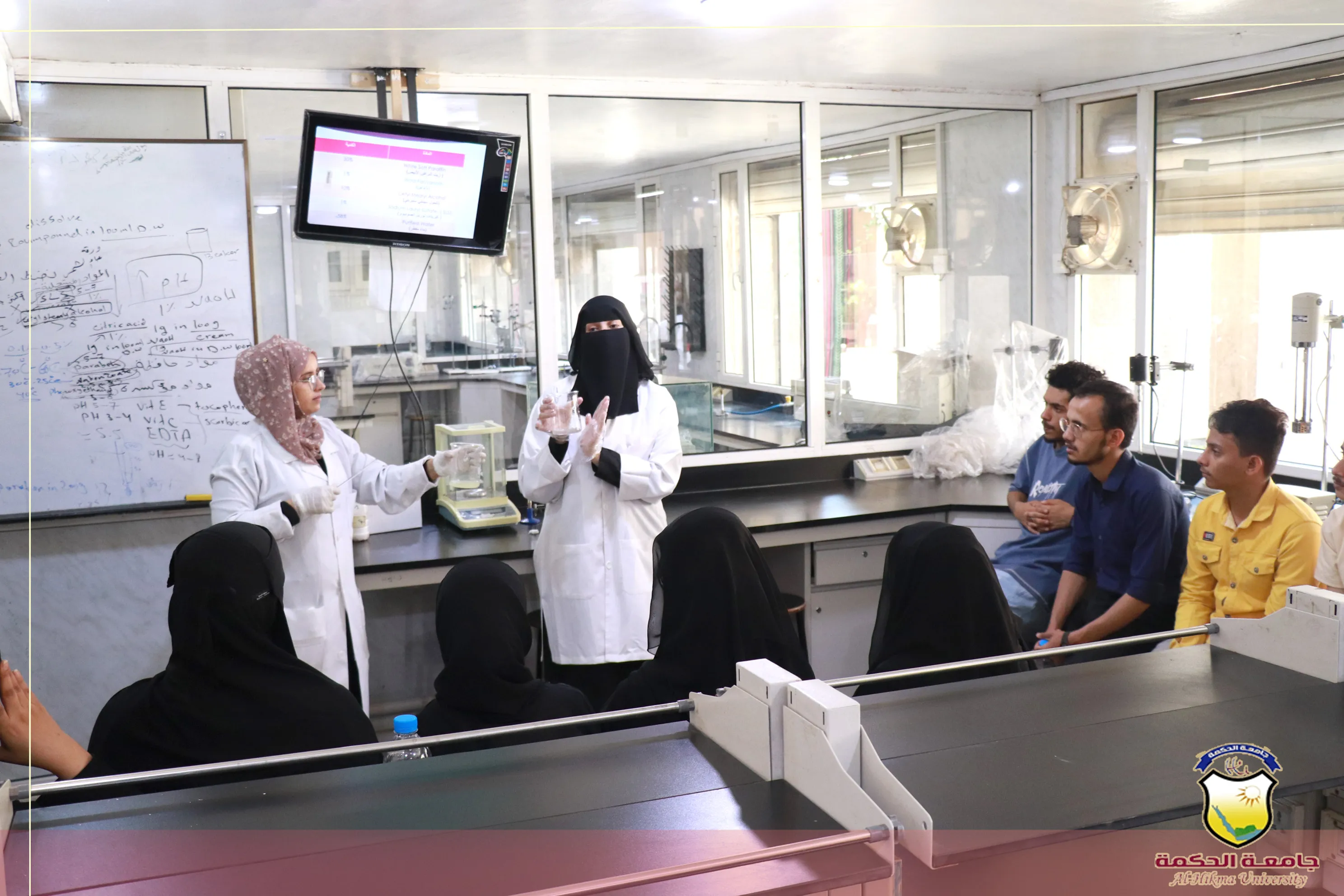 قسم علوم الصيدلة بجامعة الحكمة يقيم ندوة علمية بعنوان "كيف ستبدأ رحلتك الصيدلانية"