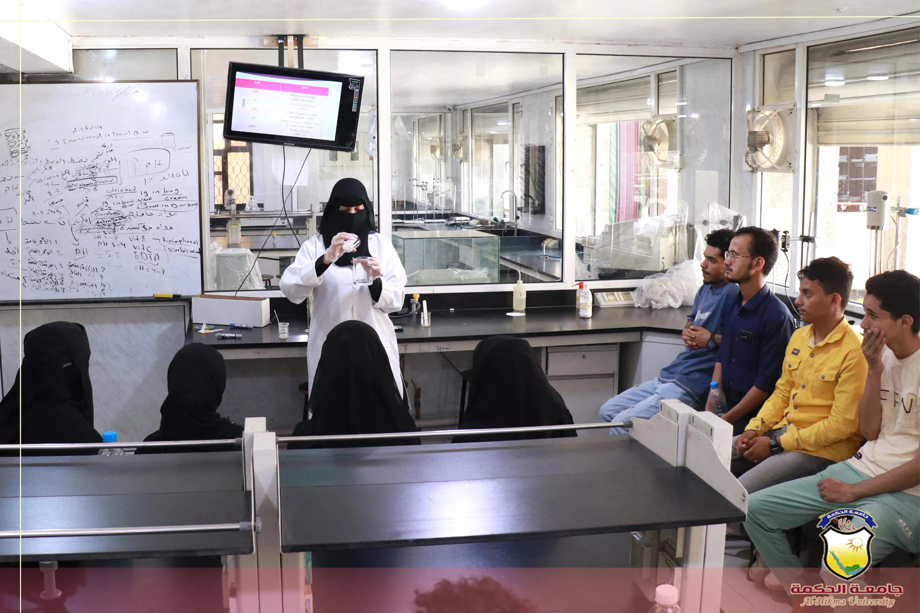 قسم علوم الصيدلة بجامعة الحكمة يقيم ندوة علمية بعنوان "كيف ستبدأ رحلتك الصيدلانية"