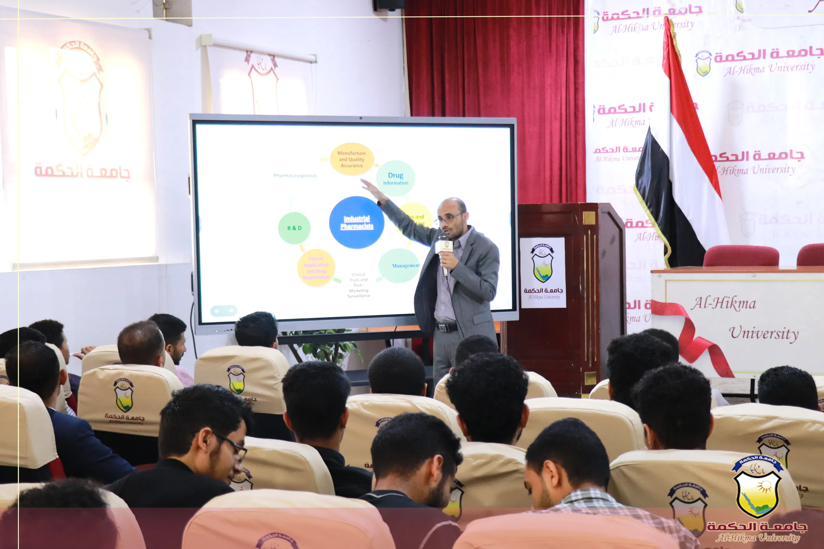 جامعة الحكمة تقيم ندوة علمية طلابية حول مسارات مهنة الصيدلة وفرصها المستقبلية