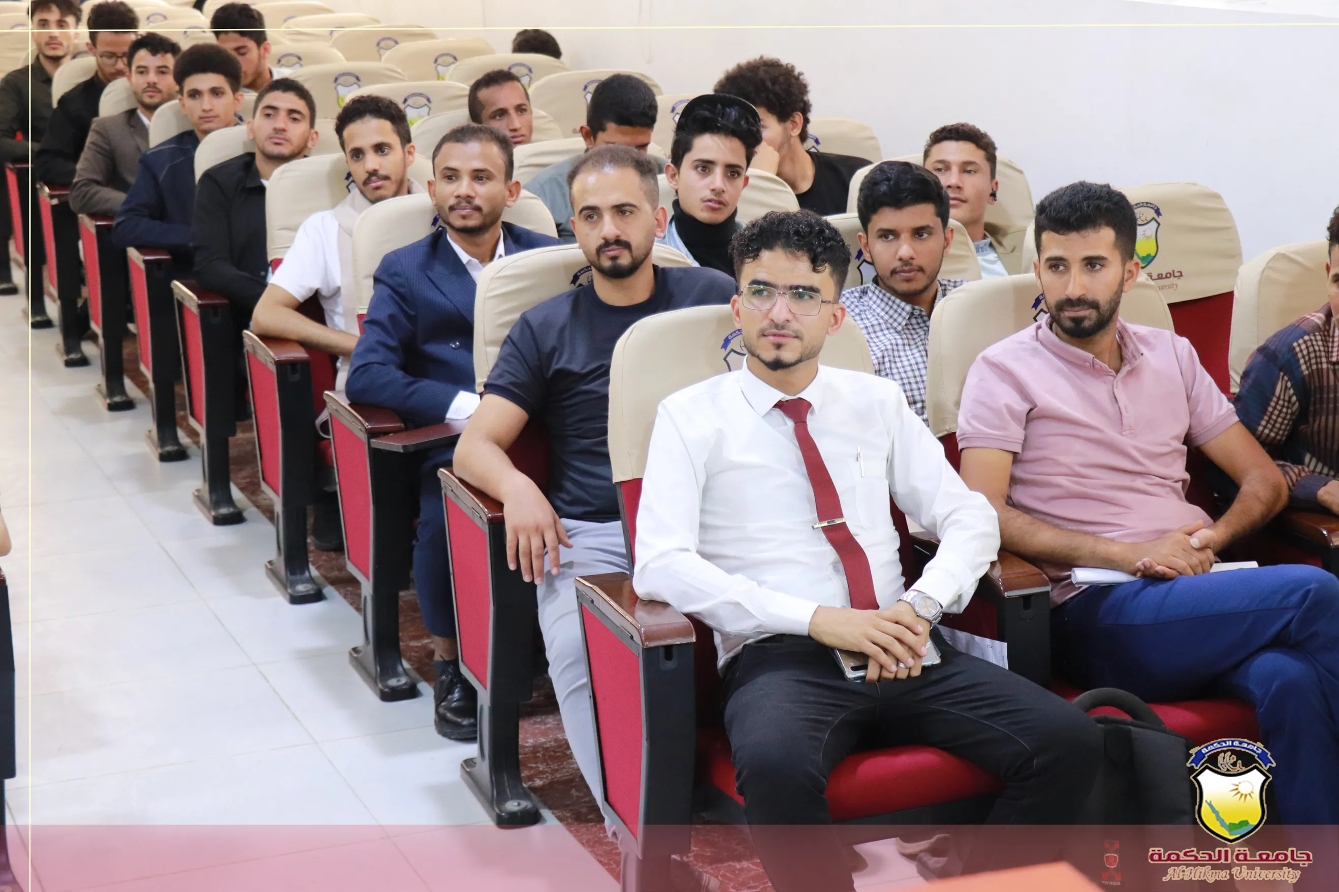 جامعة الحكمة تقيم ندوة علمية طلابية حول مسارات مهنة الصيدلة وفرصها المستقبلية