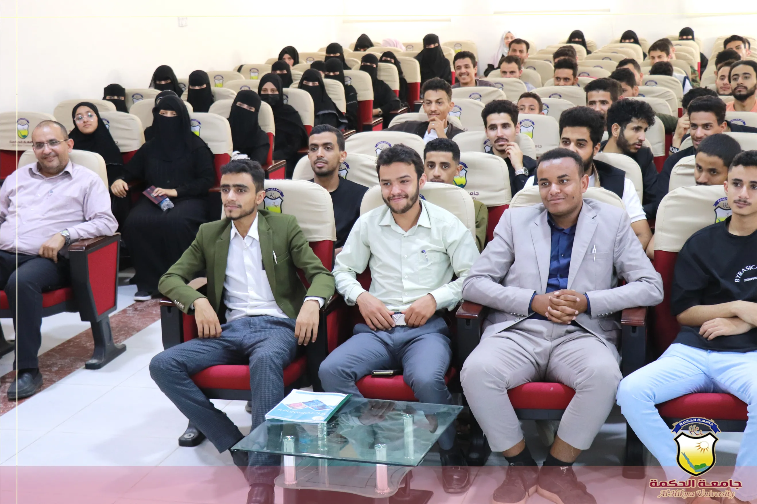 جامعة الحكمة تقيم ندوة علمية طلابية حول مسارات مهنة الصيدلة وفرصها المستقبلية