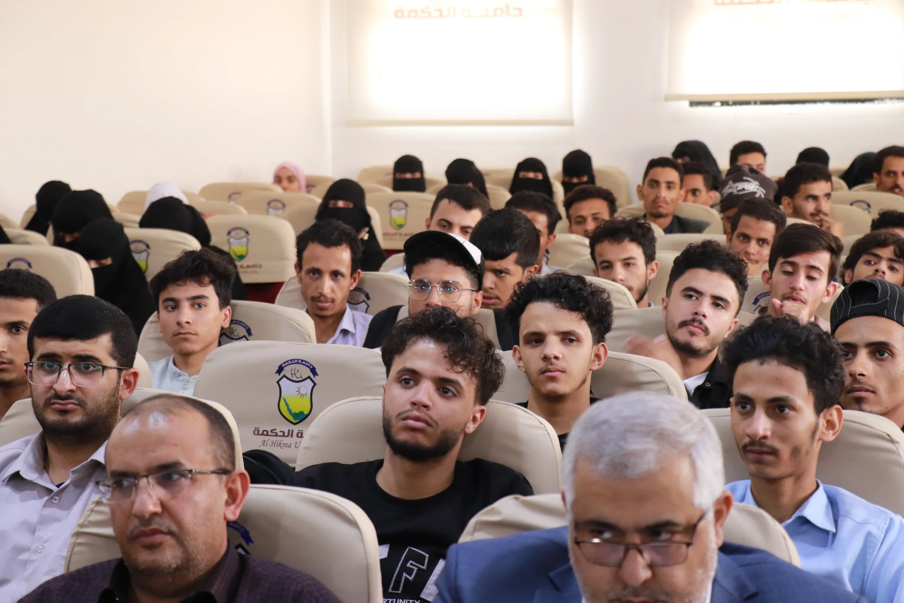 جامعة الحكمة تقيم ندوة علمية متميزة حول الدفاع عن البنية التحتية الشبكية من الهجمات السيبرانية