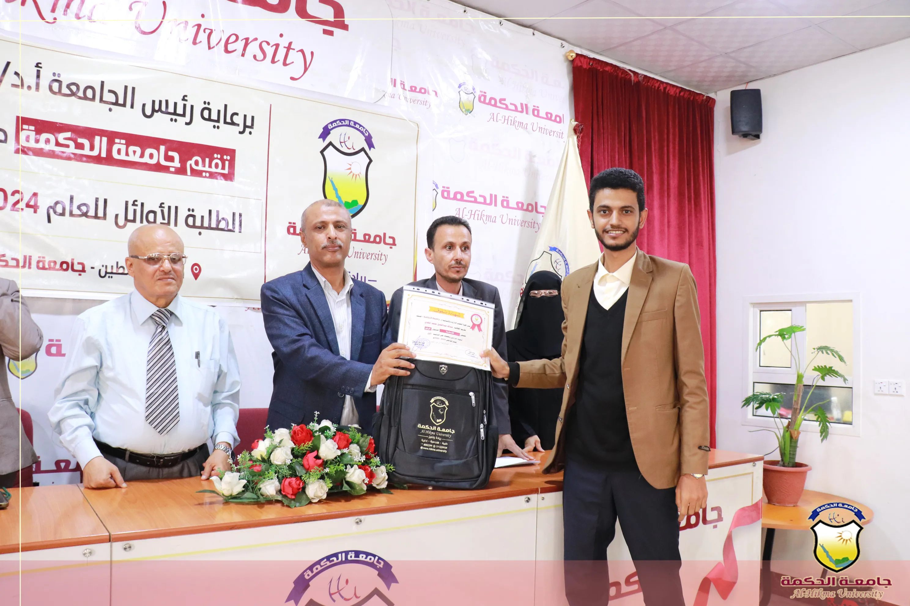 جامعة الحكمة تفتتح فعاليات حفل تكريم أوائل طلابها بكلية العلوم الإدارية والإنسانية للعام الجامعي 2024-2025م