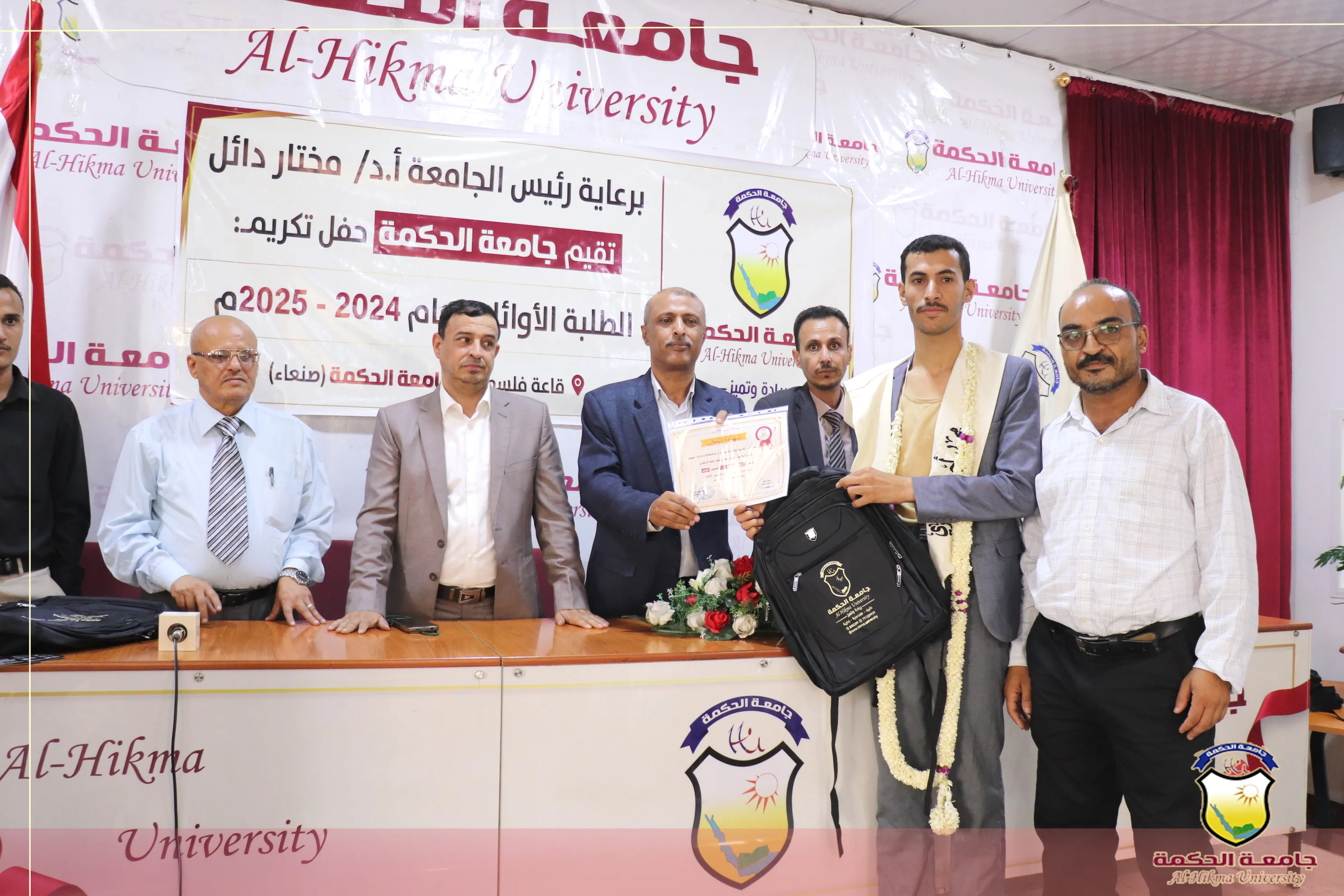 جامعة الحكمة تفتتح فعاليات حفل تكريم أوائل طلابها بكلية العلوم الإدارية والإنسانية للعام الجامعي 2024-2025م
