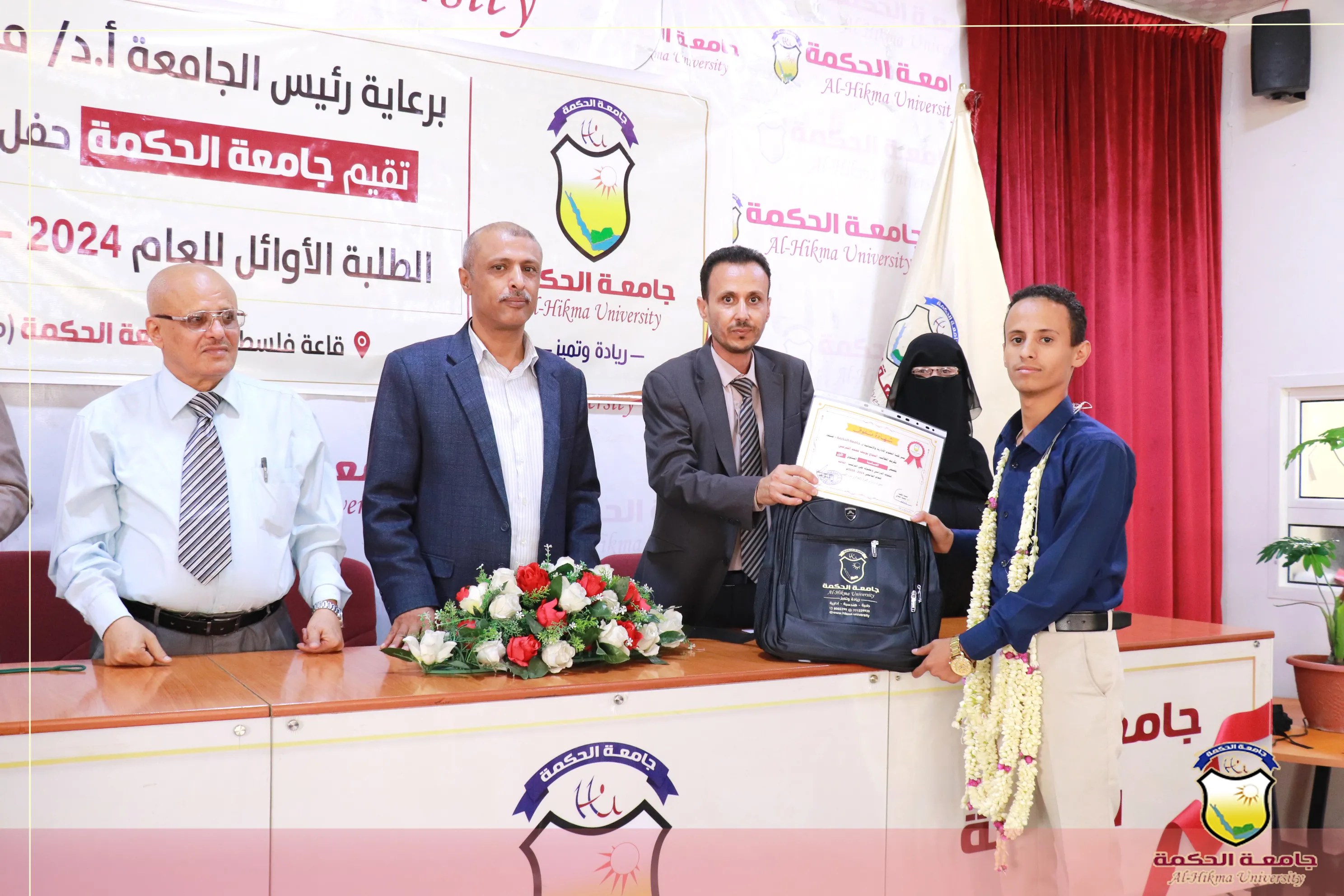 جامعة الحكمة تفتتح فعاليات حفل تكريم أوائل طلابها بكلية العلوم الإدارية والإنسانية للعام الجامعي 2024-2025م