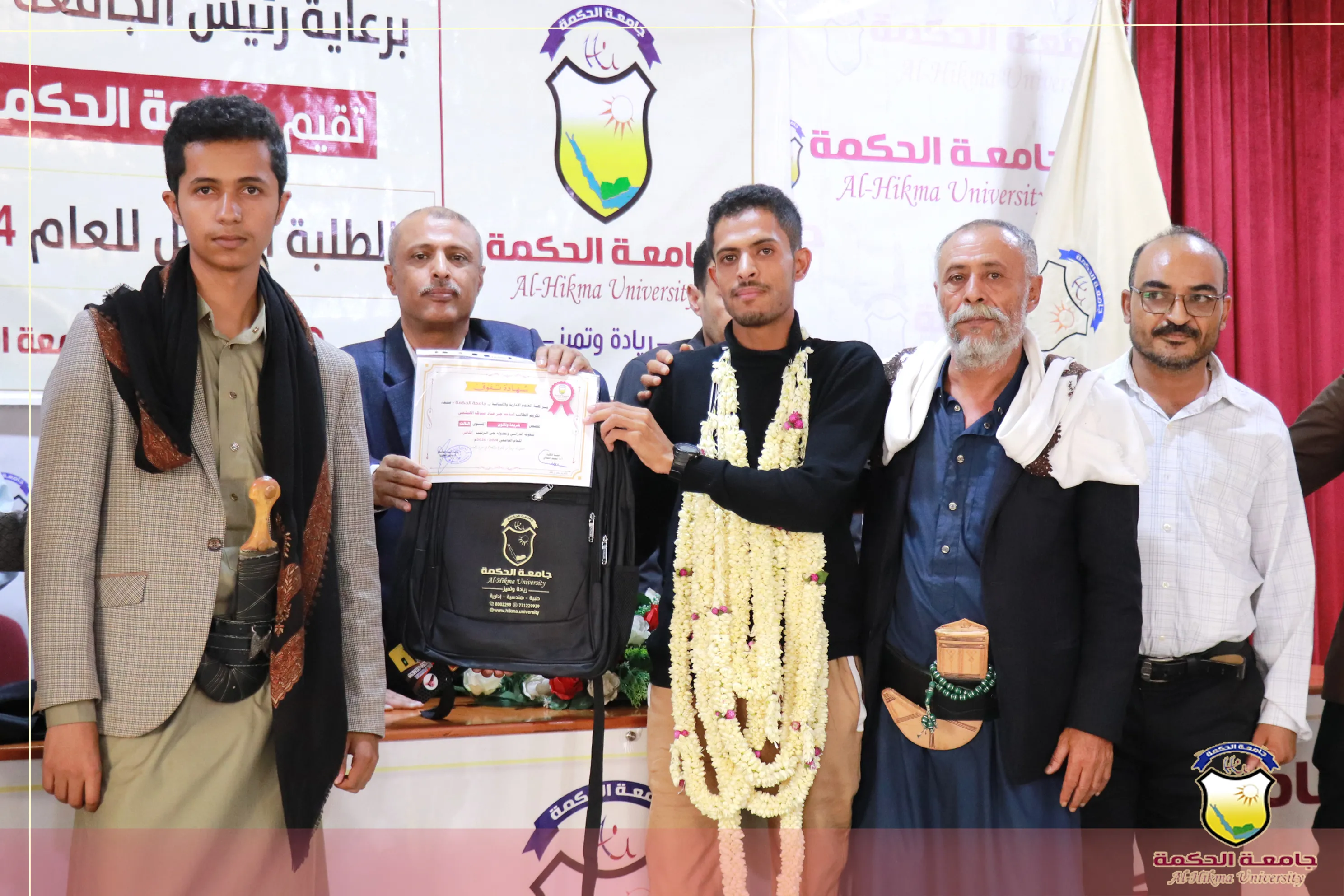 جامعة الحكمة تفتتح فعاليات حفل تكريم أوائل طلابها بكلية العلوم الإدارية والإنسانية للعام الجامعي 2024-2025م