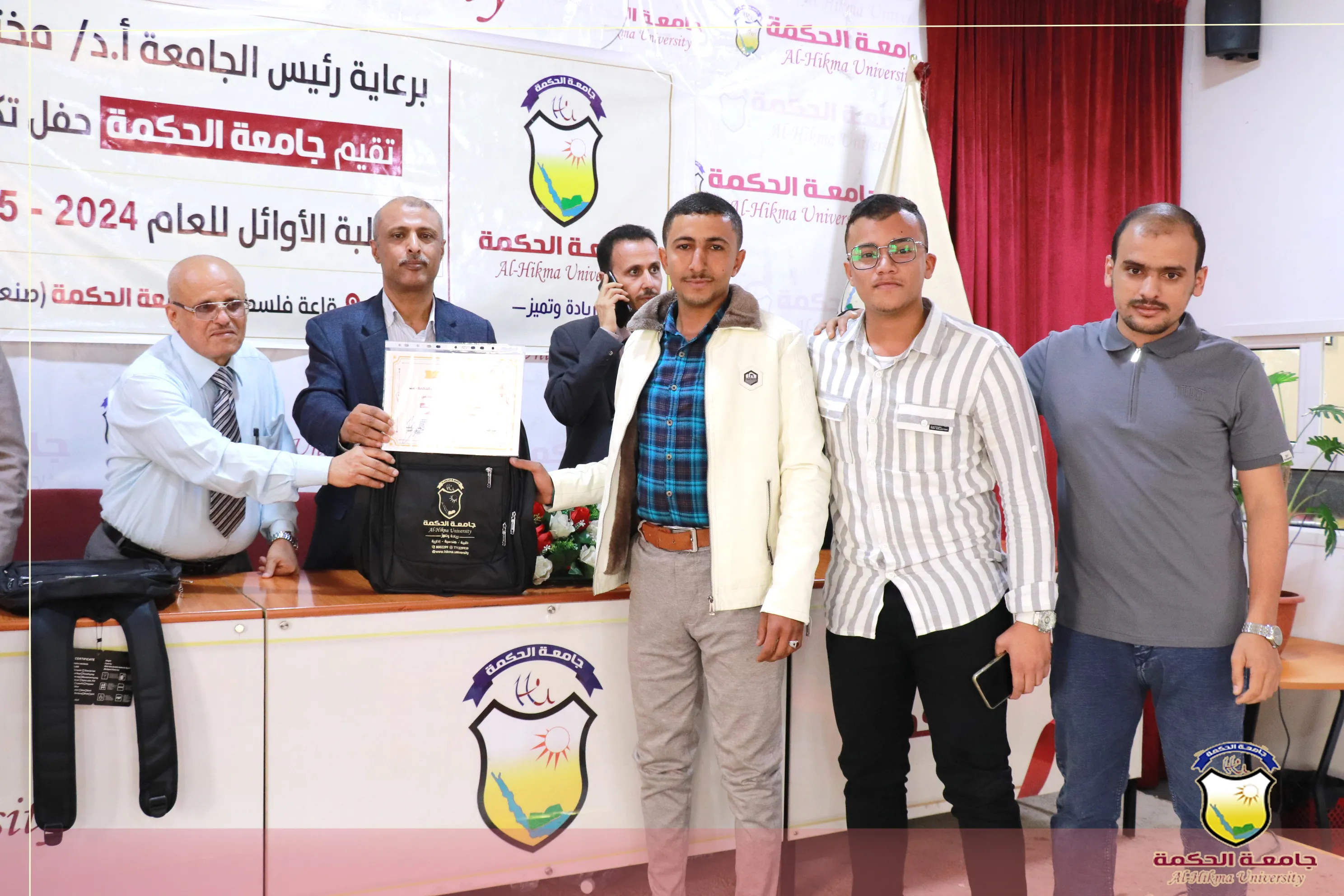جامعة الحكمة تفتتح فعاليات حفل تكريم أوائل طلابها بكلية العلوم الإدارية والإنسانية للعام الجامعي 2024-2025م